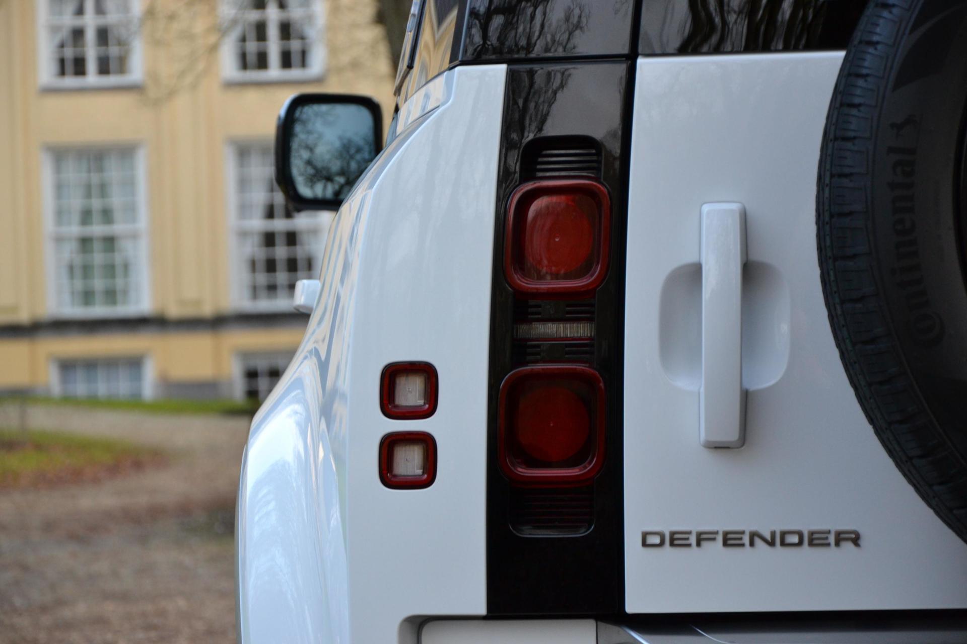 Land Rover Defender 3.0 D250 110 MHEV SE Luchtvering EX BTW Grijs Kenteken