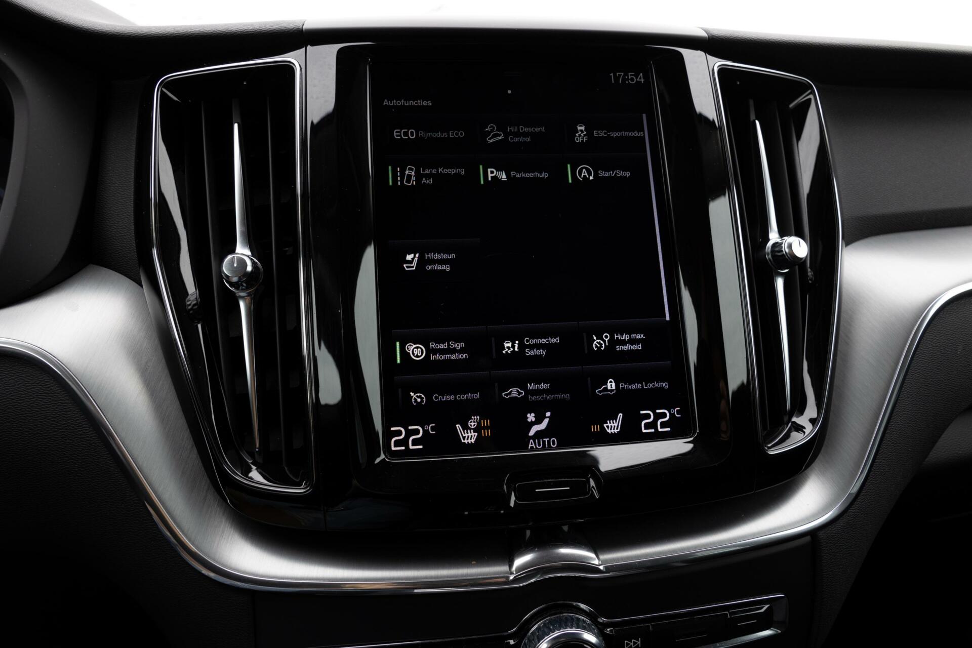 Volvo XC60 | T4 Momentum Pro | Adaptieve cruise control | Lage km stand | Winterpack | Elektrische trekhaak |