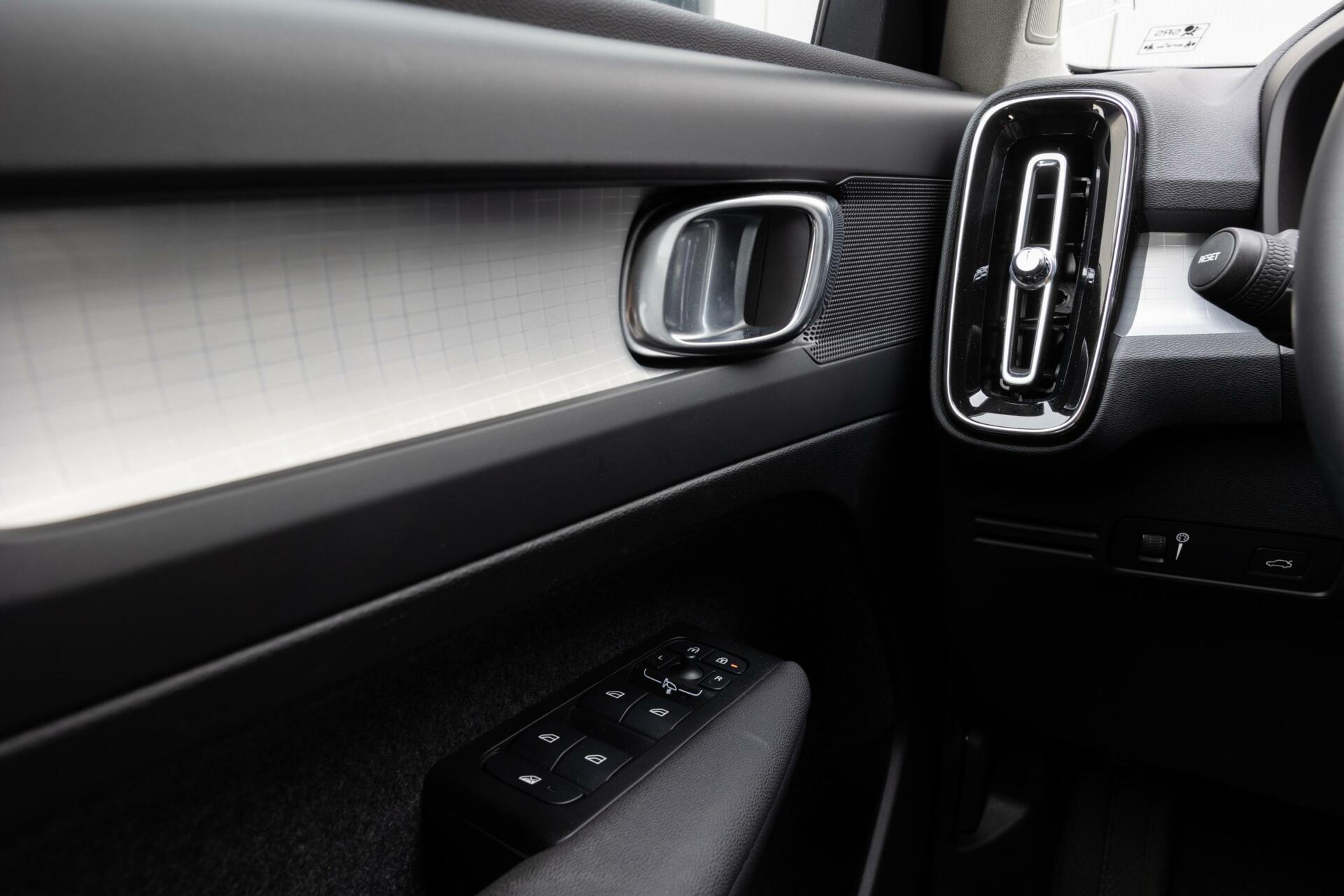 Volvo XC40 | B4 Momentum BusinessPro | Navigatie | Achteruitrijcamera | 2100kg trekgewicht | Mild-Hybride |
