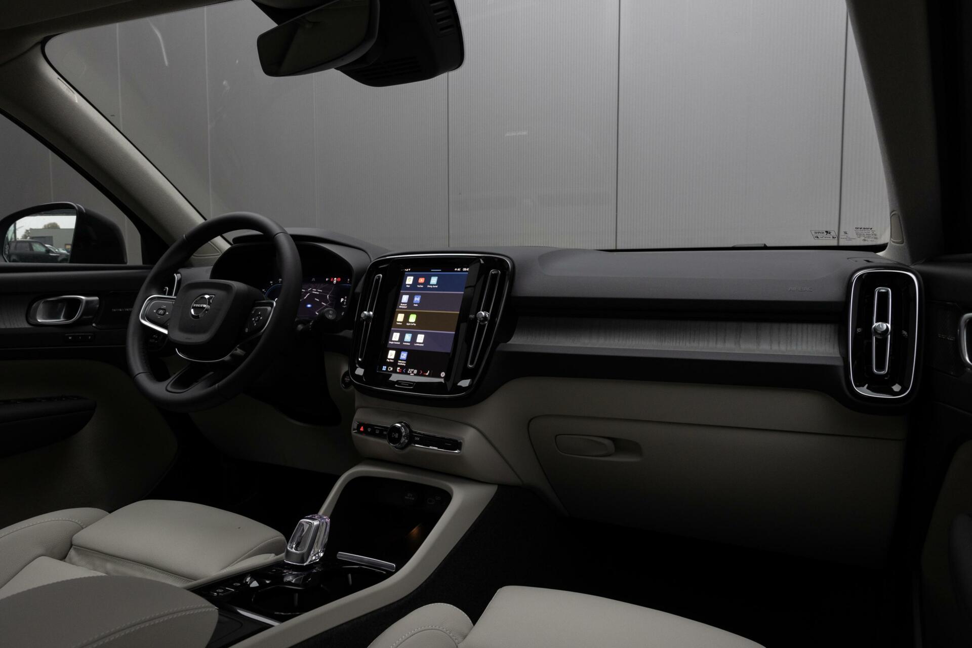 Volvo XC40 | B3 Ultimate Dark | FULL OPTION | 20” Black Diamond LM Velgen | Stuur en stoelverwarming | Panoramadak | Adaptive Cruise |