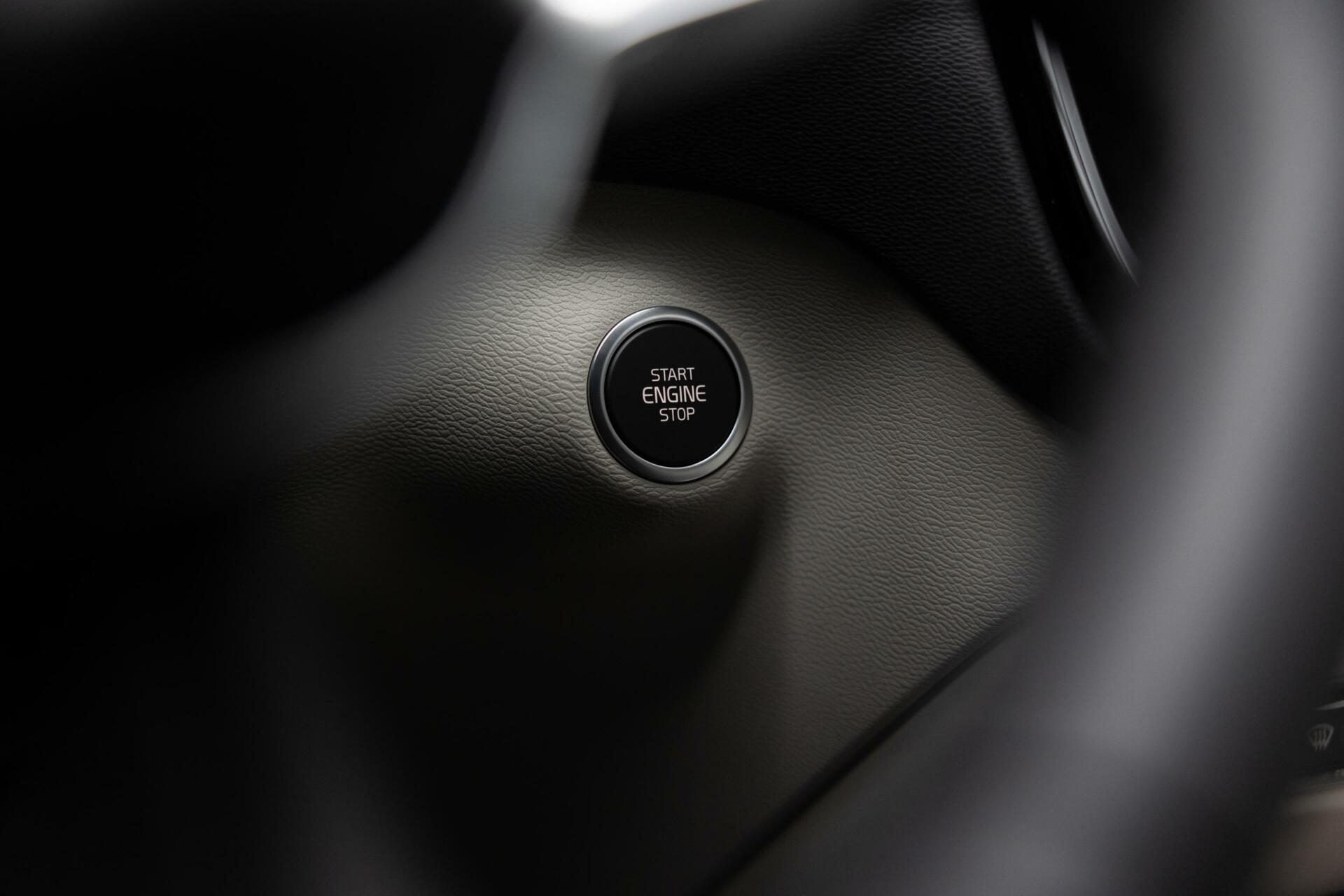 Volvo XC40 | B3 Ultimate Dark | FULL OPTION | 20” Black Diamond LM Velgen | Stuur en stoelverwarming | Panoramadak | Adaptive Cruise |