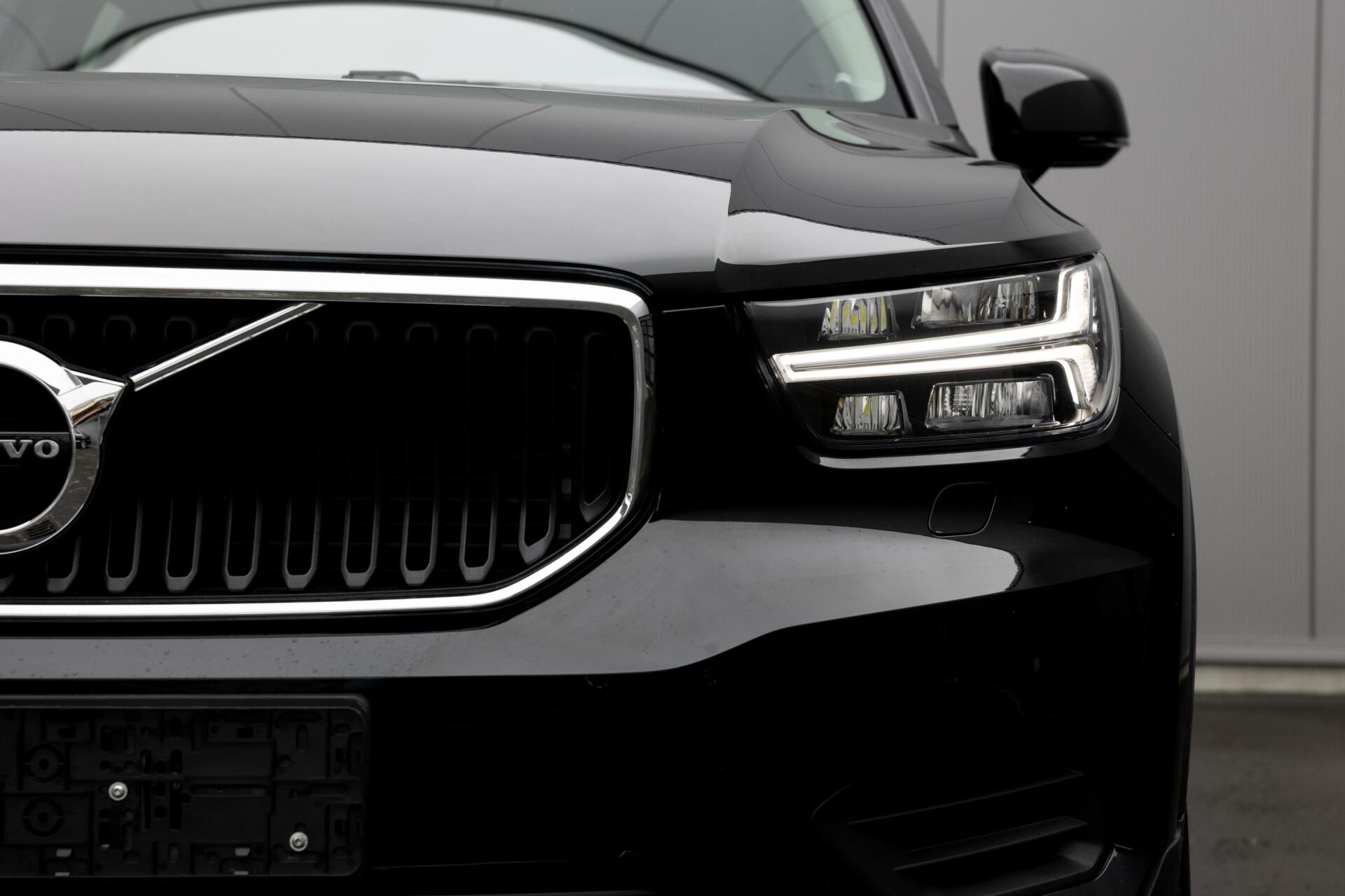 Volvo XC40 | T2 Momentum | Winterpack | DAB+ | Parkeersensoren Achter | 18” LM Velgen |