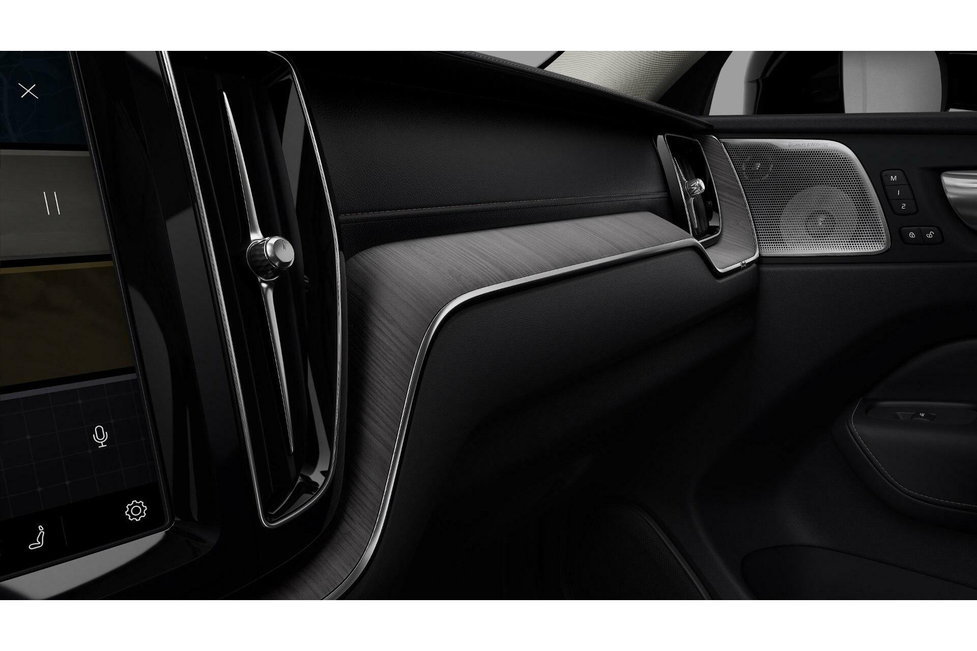 Volvo XC60 | Recharge T6 AWD Ultra Dark | MY2025 | Full Option | Luchtvering | Massagestoelen met verwarming en verkoeling | Bower & Wilken