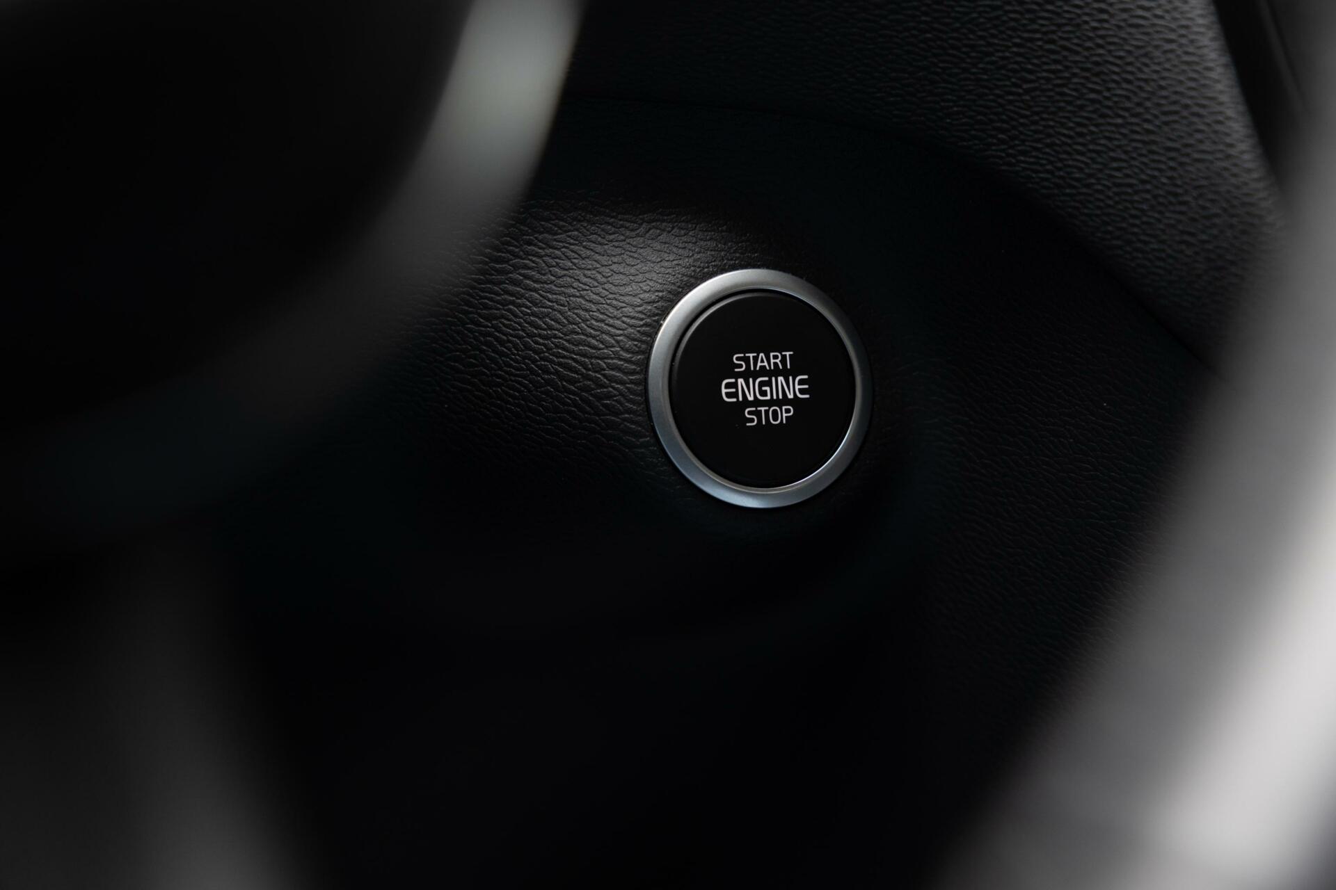 Volvo XC40 | T2 Momentum | Achteruitrijcamera | Navigatie | Keyless Start| Stoel en Stuurverwarming |