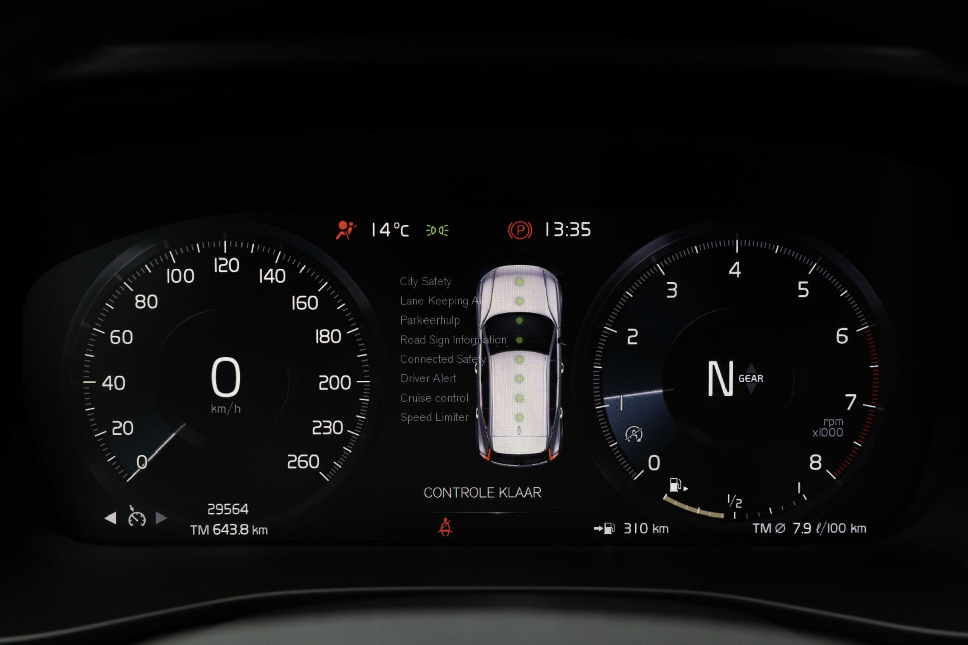 Volvo XC40 | T2 Momentum | Achteruitrijcamera | Navigatie | Keyless Start| Stoel en Stuurverwarming |