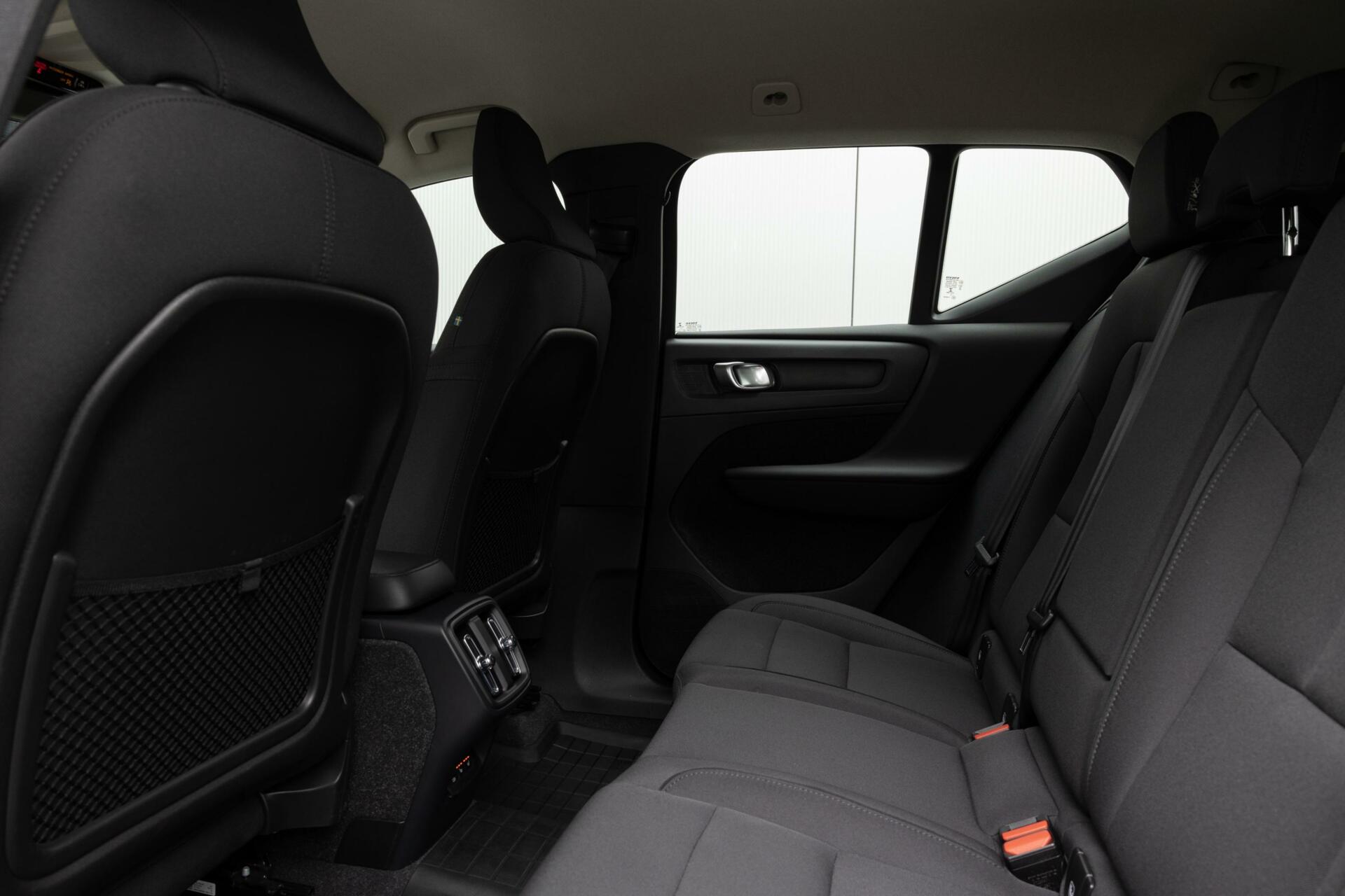 Volvo XC40 | B4 Momentum Business | Full Led Koplampen | Winterpack | BLIS | Adaptive Cruise |