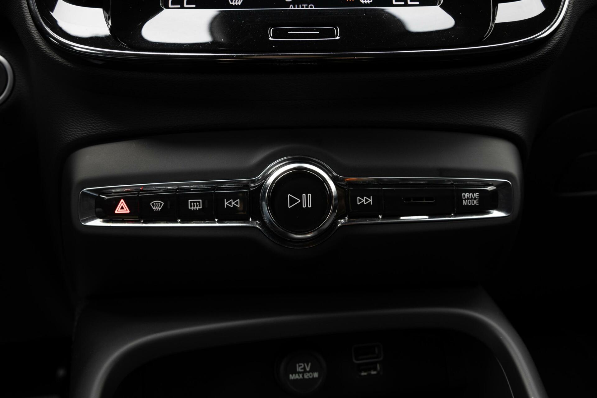 Volvo XC40 | T2 Momentum | Unieke KM stand | Spraakbediening | Keyless start | Volledig digitaal instrumentenpaneel | Cruise Control |
