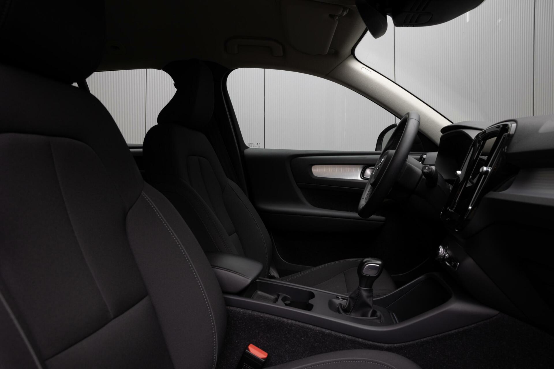 Volvo XC40 | T2 Momentum Business Navigatie Camera Parkeersensoren
