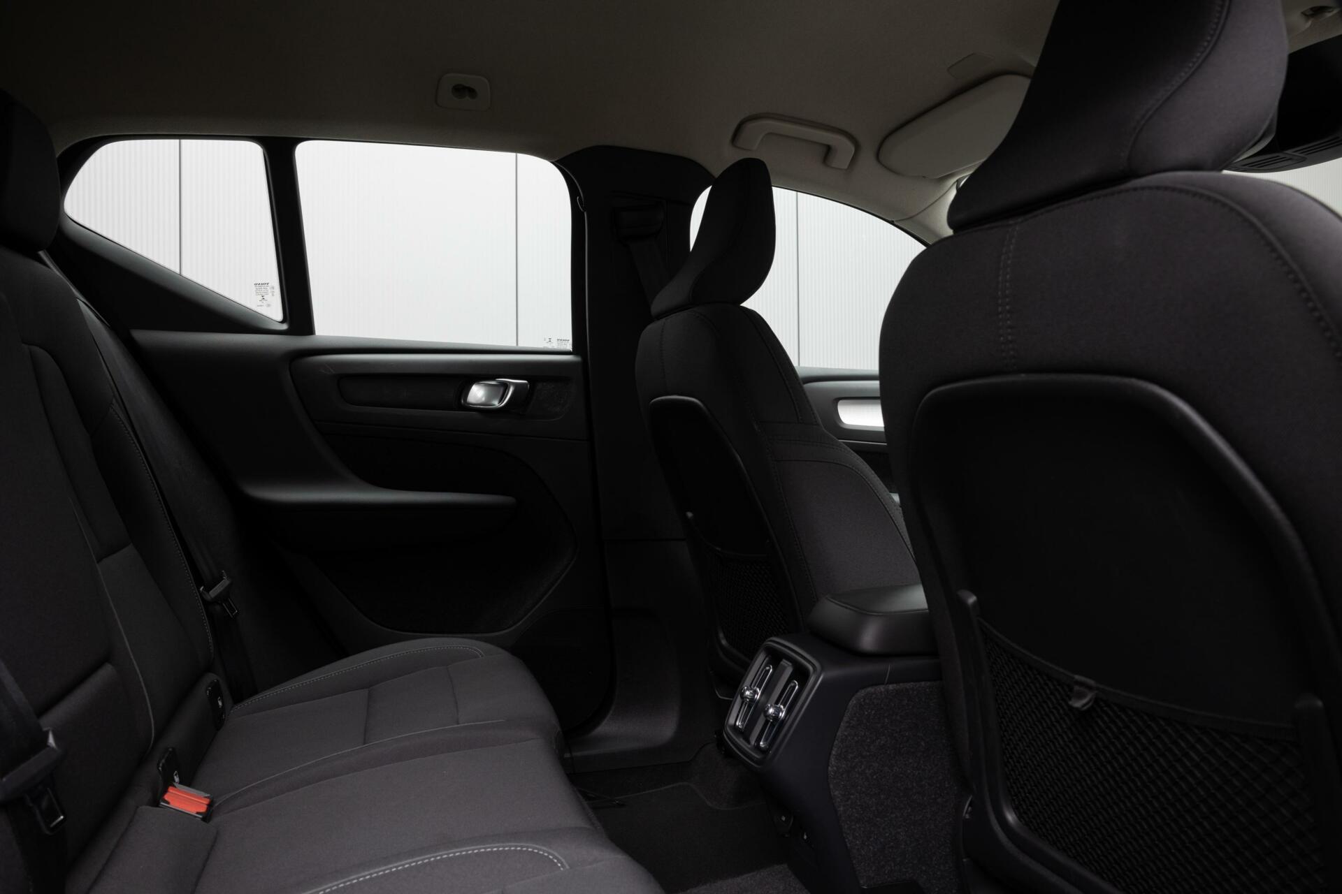 Volvo XC40 | T2 Momentum Business Navigatie Camera Parkeersensoren