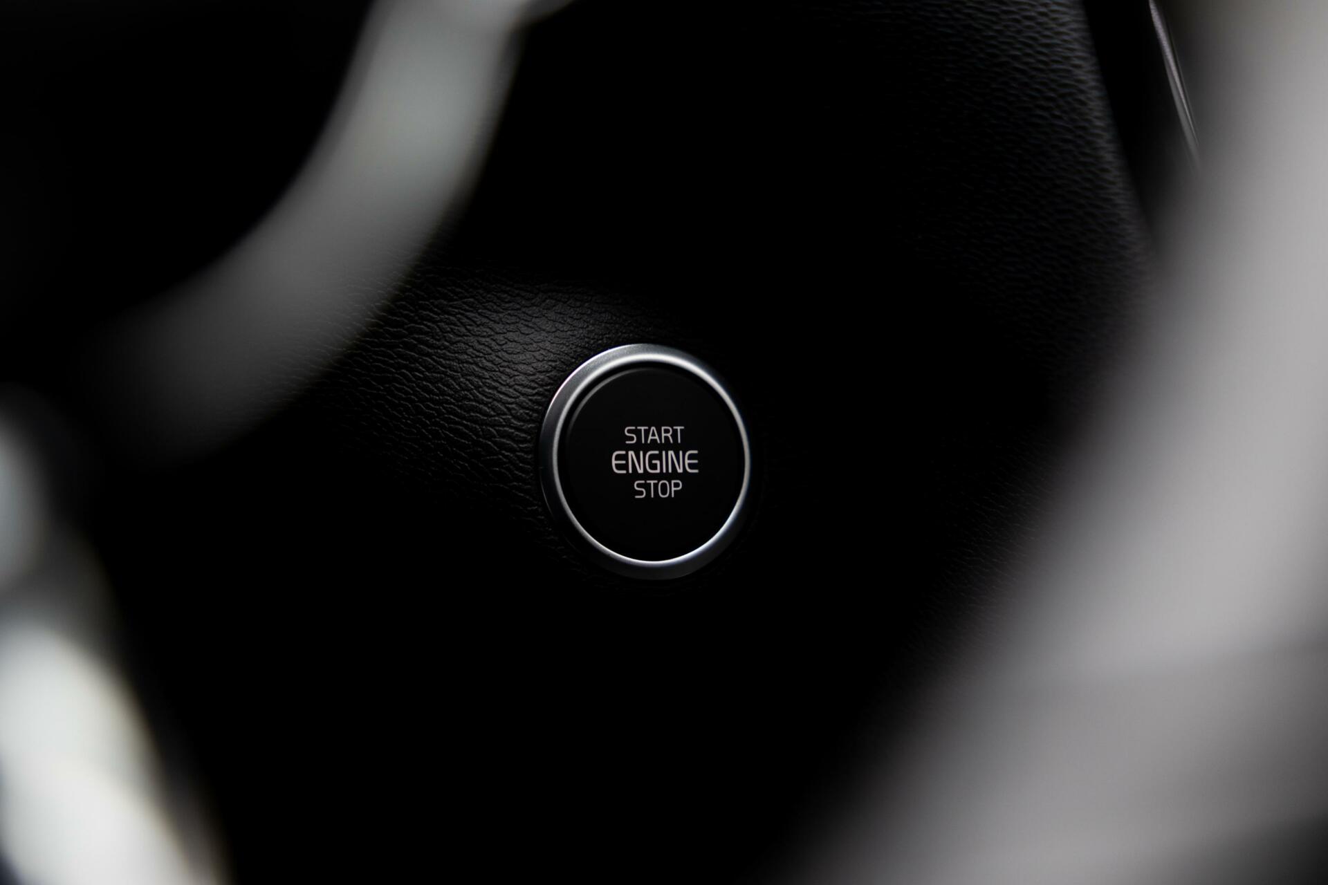 Volvo XC40 | B3 Ultra Dark | 20” Velgen | 360° Camera | Panoramadak | MY 2025 |