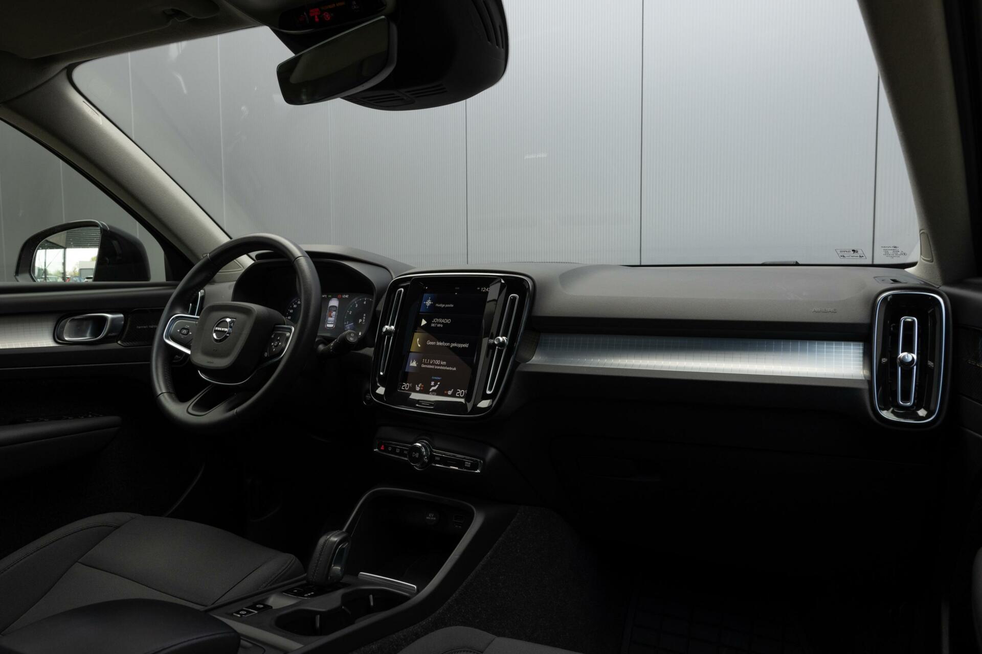 Volvo XC40 | B4 Business Pro | Adaptive Cruise met AutoPilot | Navigatie | 2100kg trekgewicht | Achteruitrijcamera |