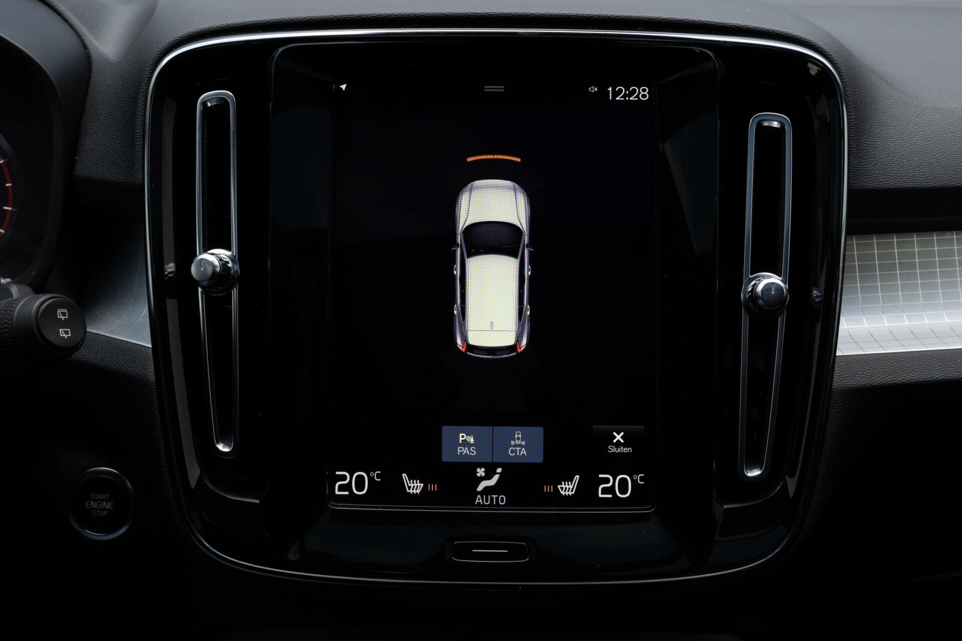 Volvo XC40 | B4 Business Pro | Adaptive Cruise met AutoPilot | Navigatie | 2100kg trekgewicht | Achteruitrijcamera |