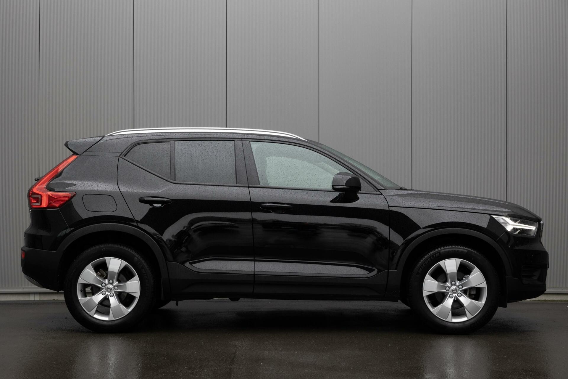 Volvo XC40 | T2 Momentum | Unieke KM stand | Extra getint Glas | IntelliSafe Surround | Keyless | Cruise Control |