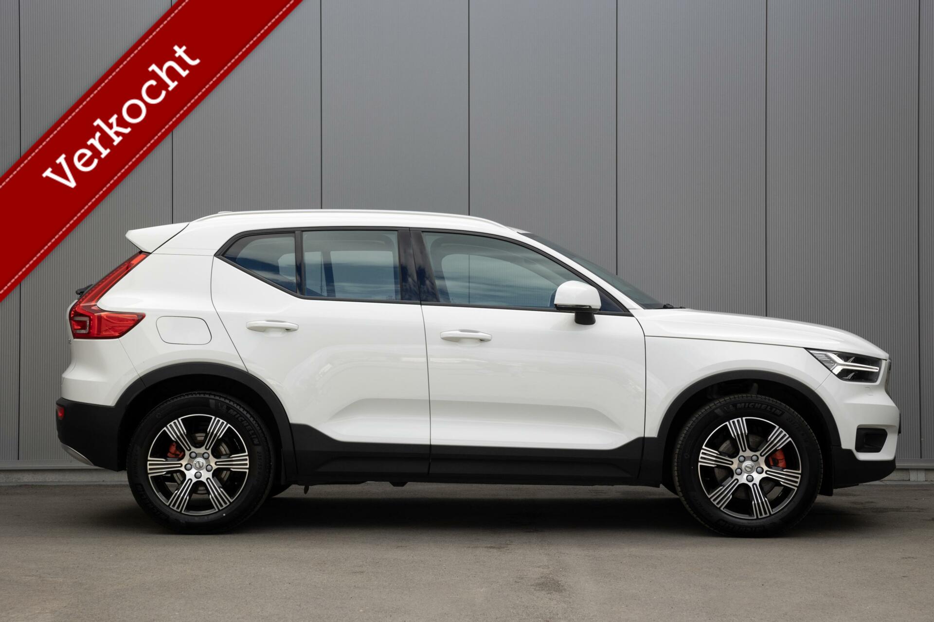 Volvo XC40 | B4 Momentum Pro | 2100kg trekgewicht | 18” Sportvelgen | Keyless | Standkachel |