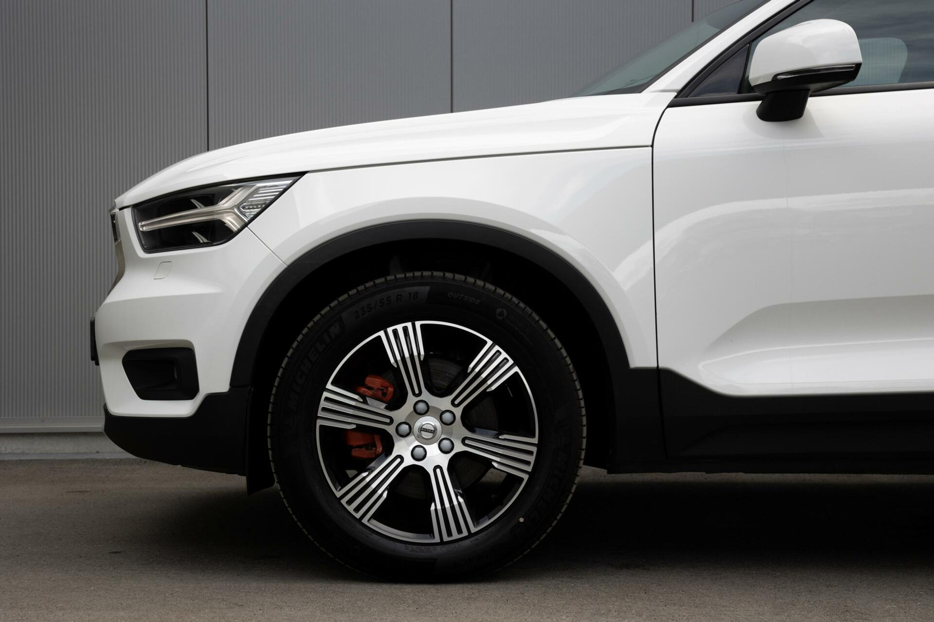 Volvo XC40 | B4 Momentum Pro | 2100kg trekgewicht | 18” Sportvelgen | Keyless | Standkachel |