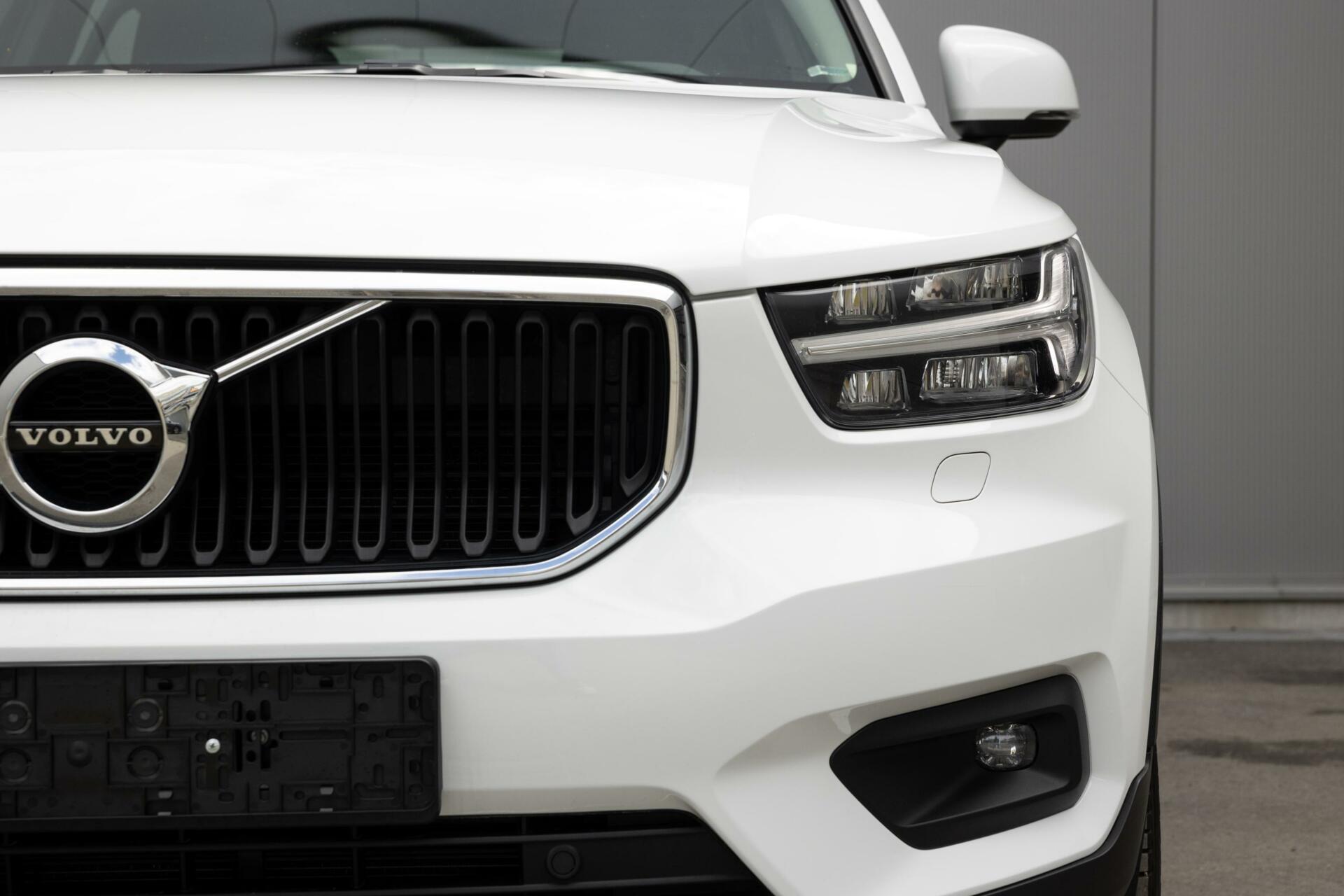 Volvo XC40 | B4 Momentum Pro | 2100kg trekgewicht | 18” Sportvelgen | Keyless | Standkachel |