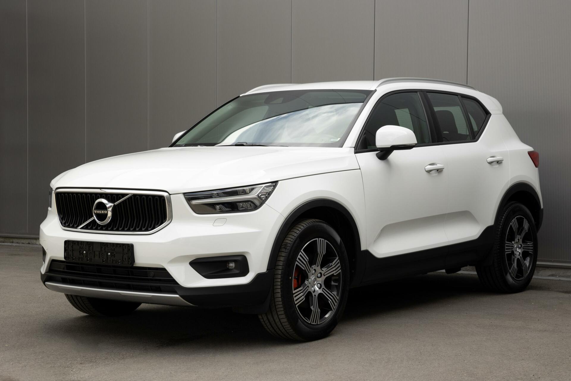 Volvo XC40 | B4 Momentum Pro | 2100kg trekgewicht | 18” Sportvelgen | Keyless | Standkachel |