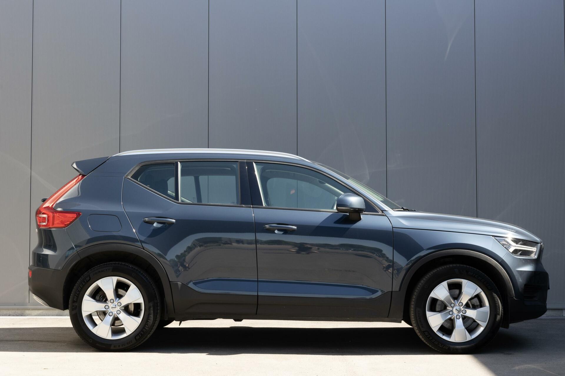 Volvo XC40 | B4 Momentum Business BLIS 2100kg trekgewicht Adaptive Cruise Full LED