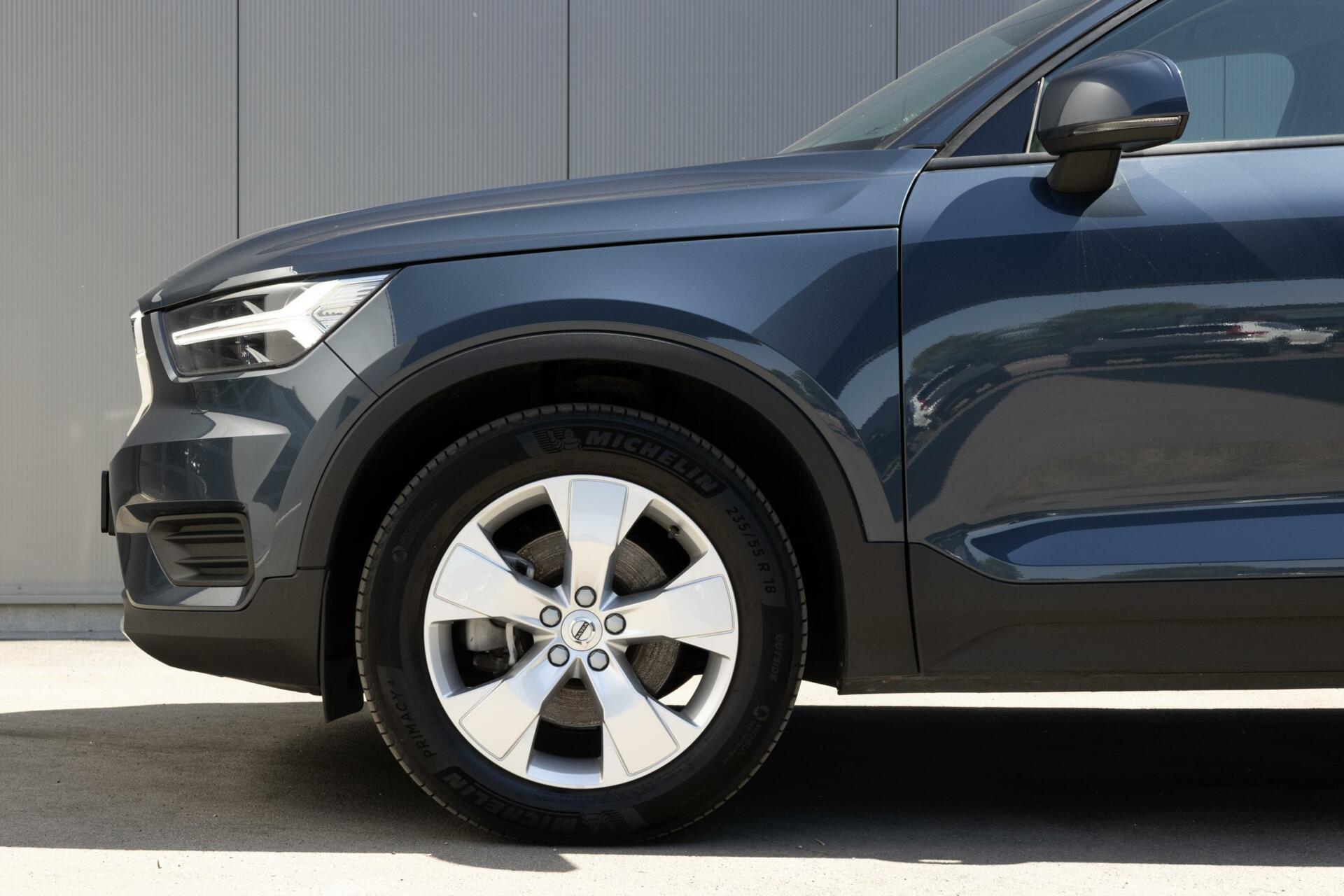 Volvo XC40 | B4 Momentum Business BLIS 2100kg trekgewicht Adaptive Cruise Full LED