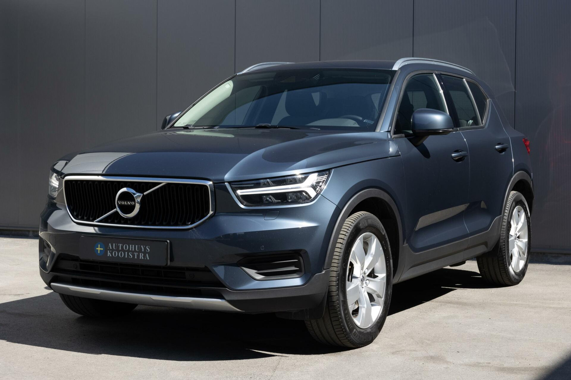 Volvo XC40 | B4 Momentum Business BLIS 2100kg trekgewicht Adaptive Cruise Full LED