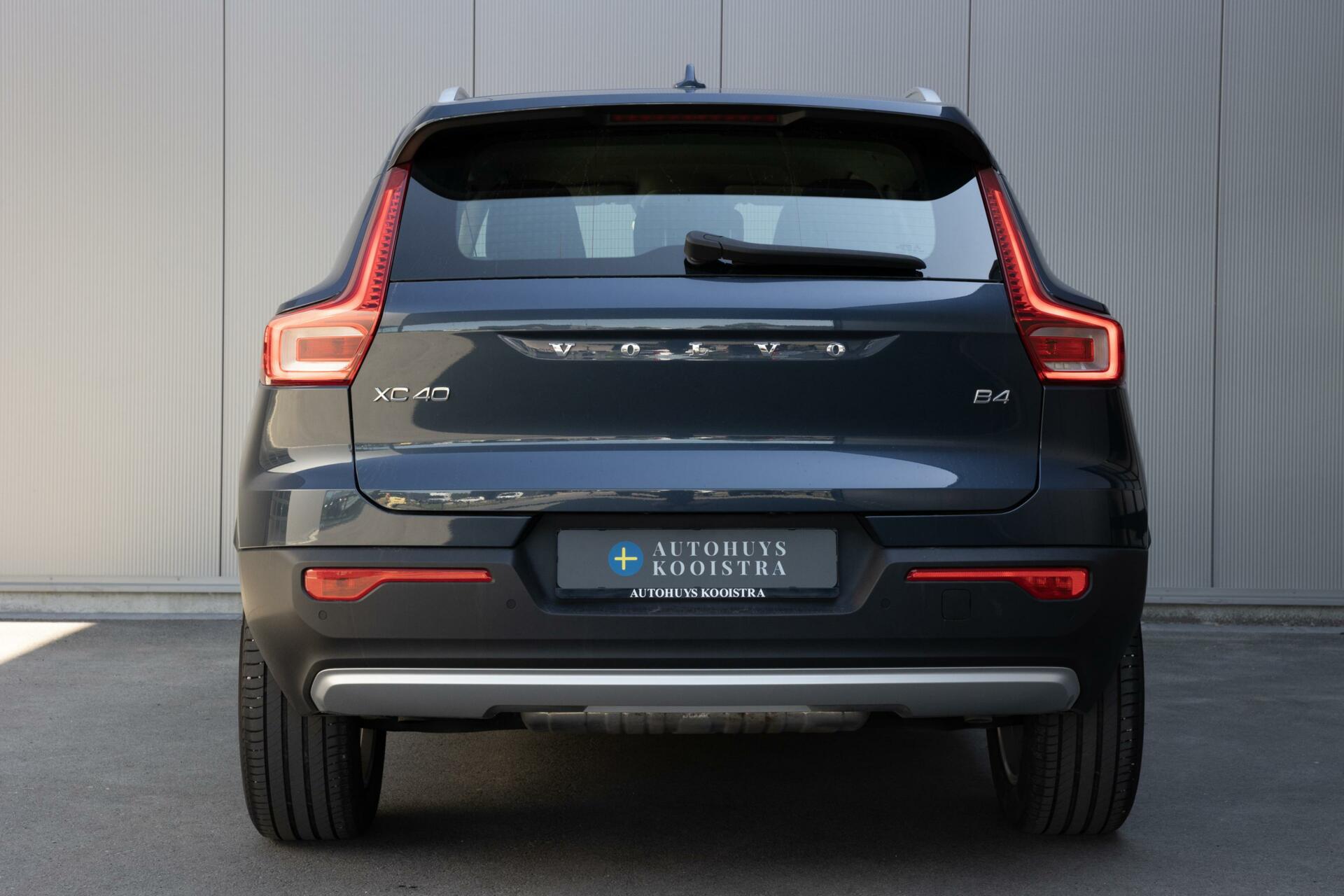 Volvo XC40 | B4 Momentum Business BLIS 2100kg trekgewicht Adaptive Cruise Full LED