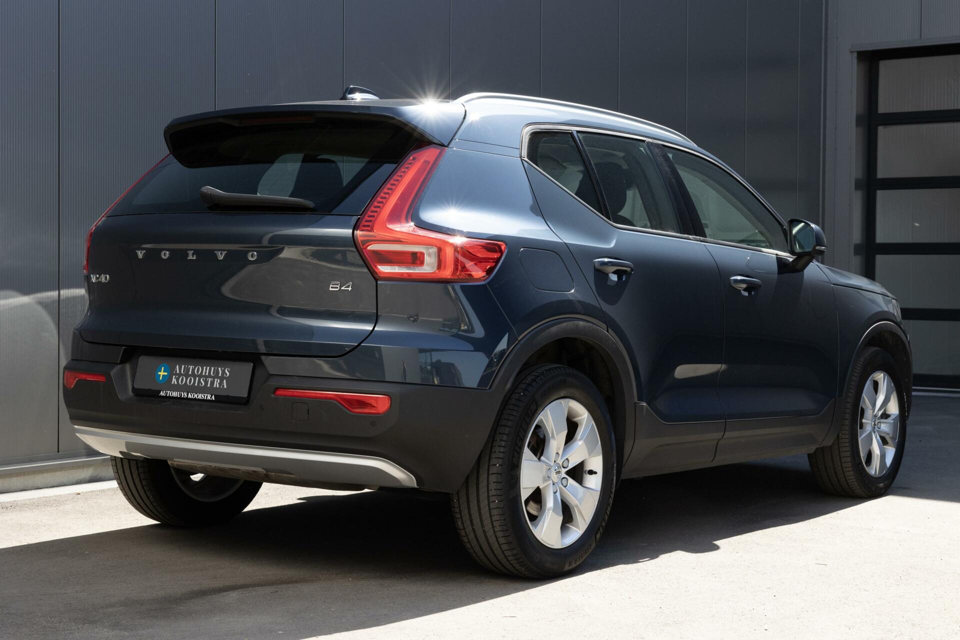 Volvo XC40 | B4 Momentum Business BLIS 2100kg trekgewicht Adaptive Cruise Full LED