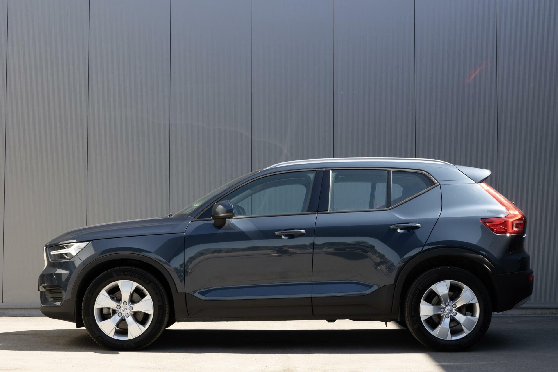 Volvo XC40 | B4 Momentum Business BLIS 2100kg trekgewicht Adaptive Cruise Full LED