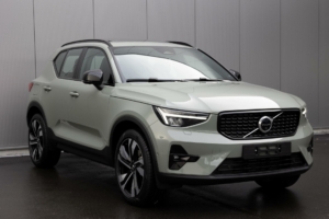 Volvo XC40 | B3 Ultra Dark | H&K Audio | 360° Camera | Panoramadak | MY 2025 |