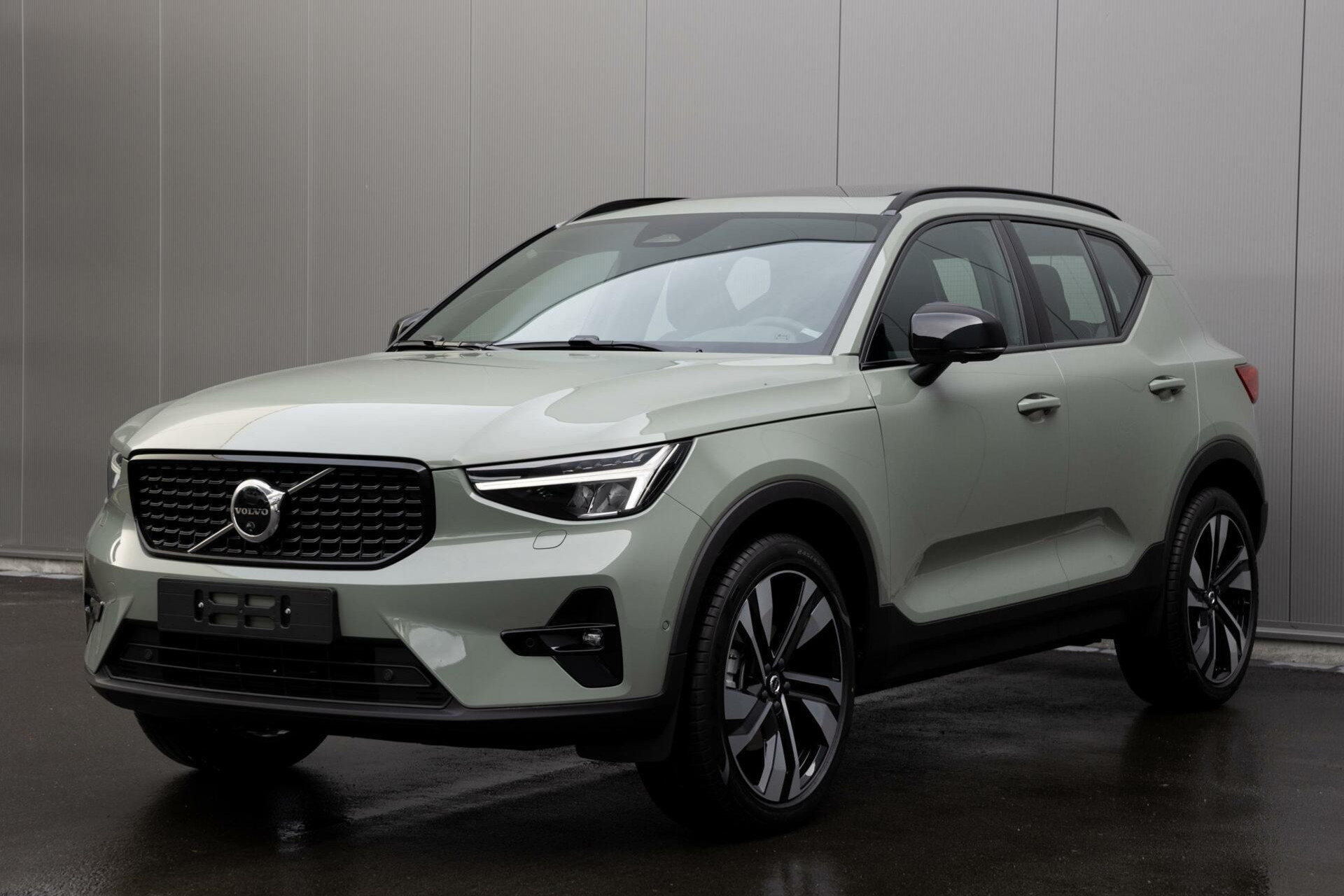 Volvo XC40 | B3 Ultra Dark | H&K Audio | 360° Camera | Panoramadak | MY 2025 |