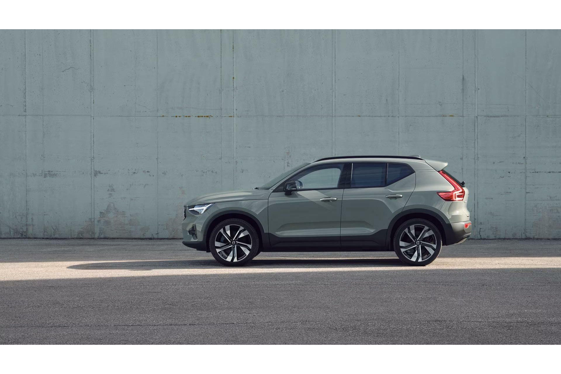 Volvo XC40 | B3 Ultra Dark | PIXEL LED | 360° Camera | Panoramadak | MY 2025 |