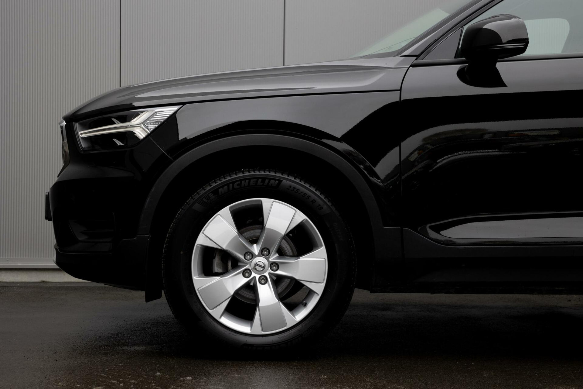 Volvo XC40 | T2 Momentum | Winterpack | DAB+ | Parkeersensoren Achter | 18” LM Velgen |