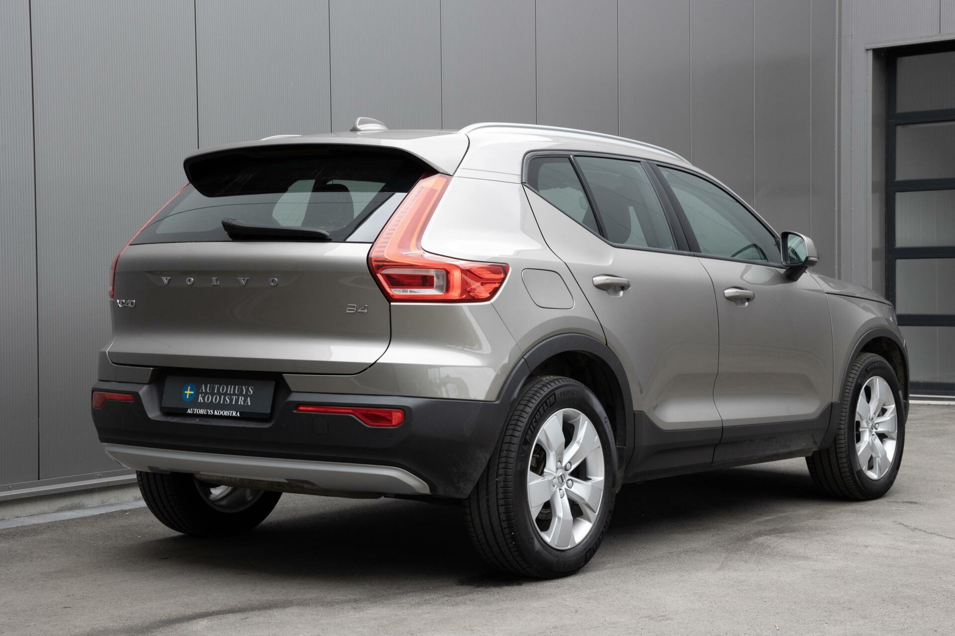 Volvo XC40 2.0 B4 Momentum Business