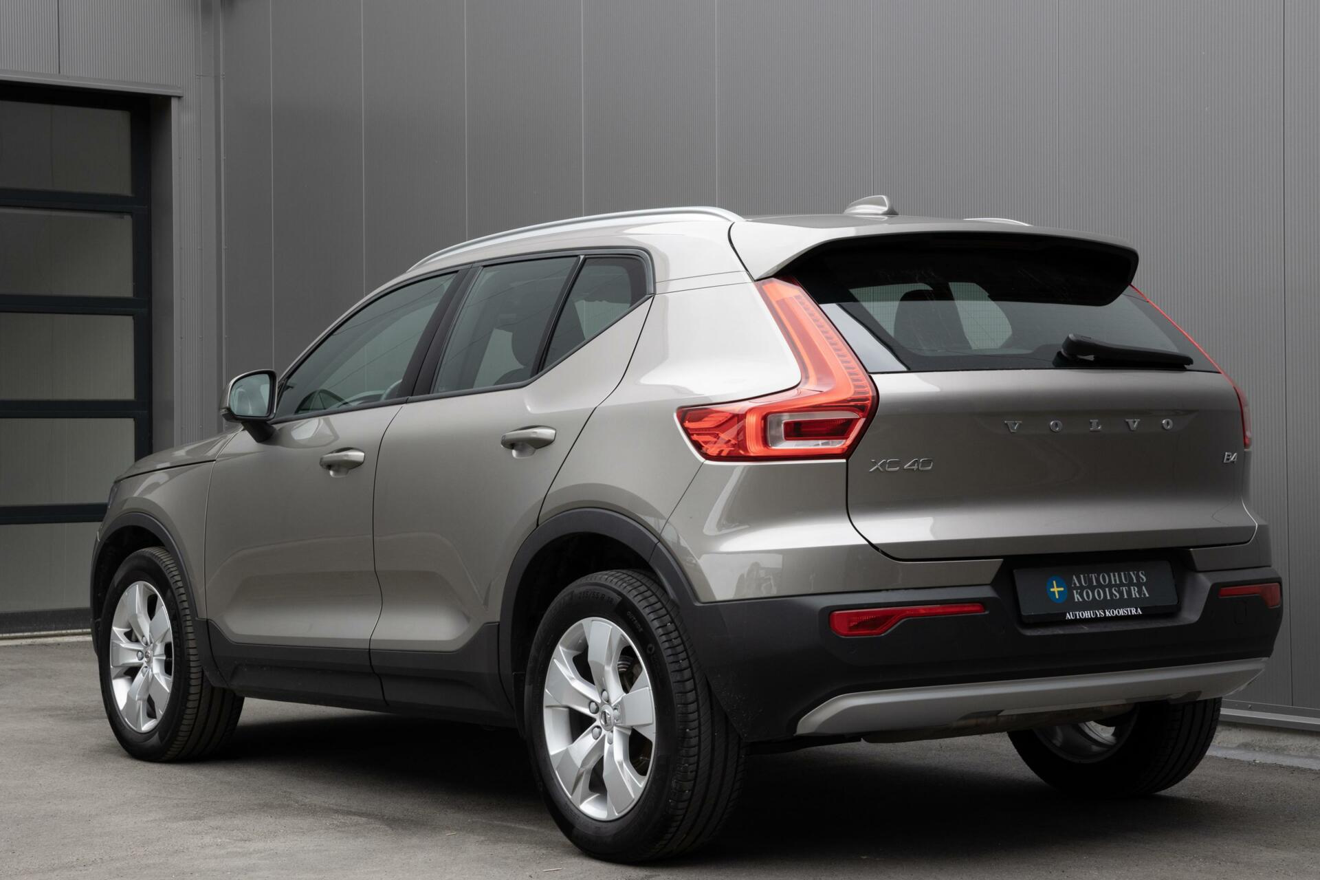 Volvo XC40 2.0 B4 Momentum Business