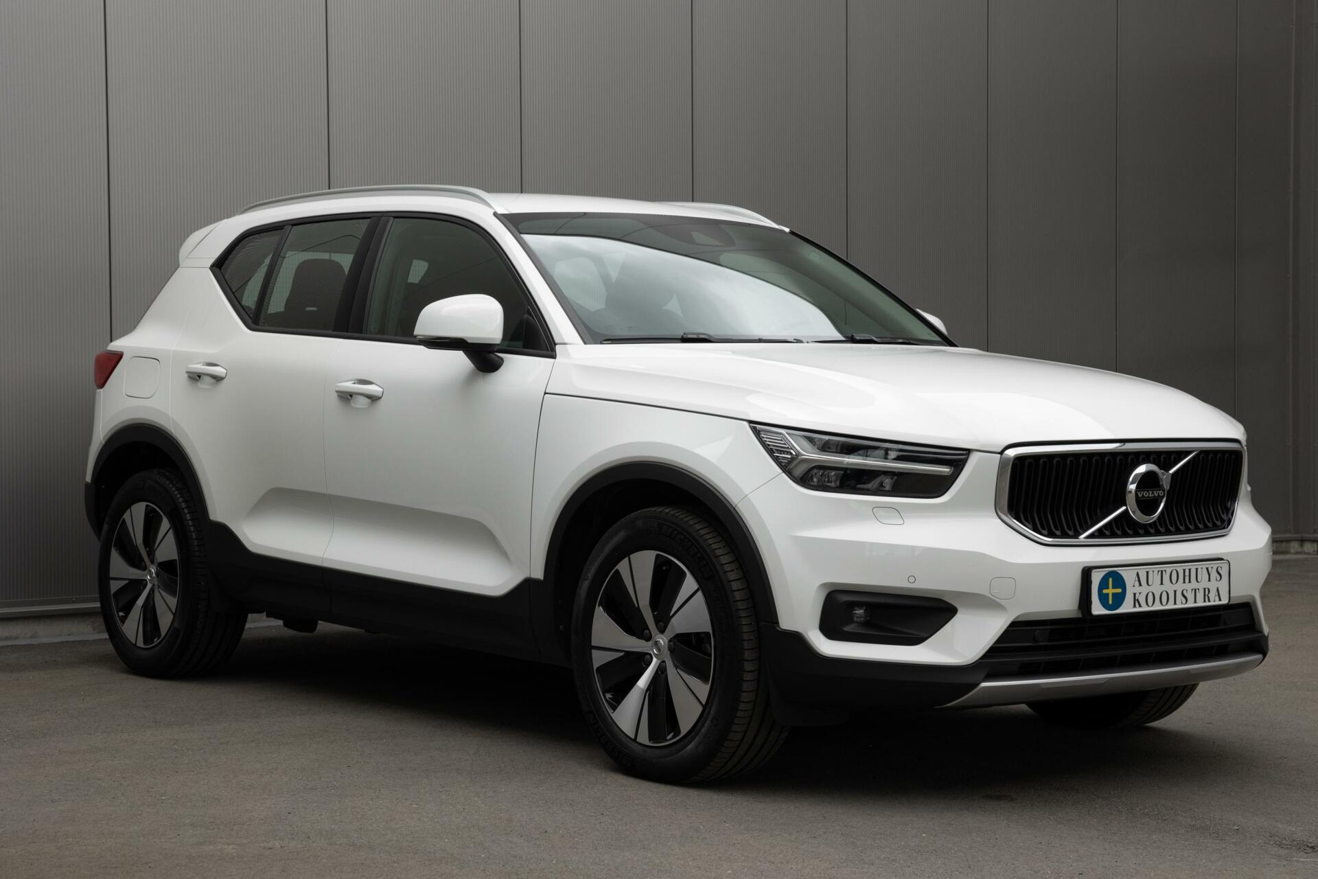 Volvo XC40 | B4 Momentum Business | Full Led Koplampen | Winterpack | BLIS | Adaptive Cruise |