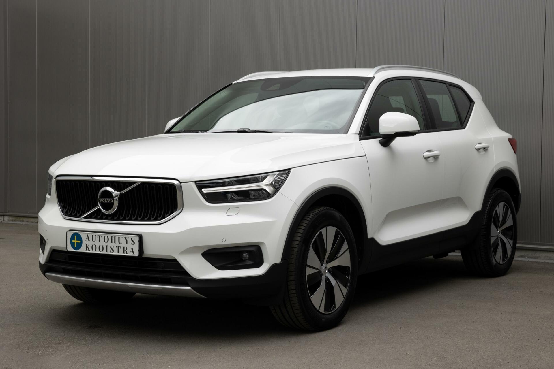 Volvo XC40 | B4 Momentum Business | Full Led Koplampen | Winterpack | BLIS | Adaptive Cruise |