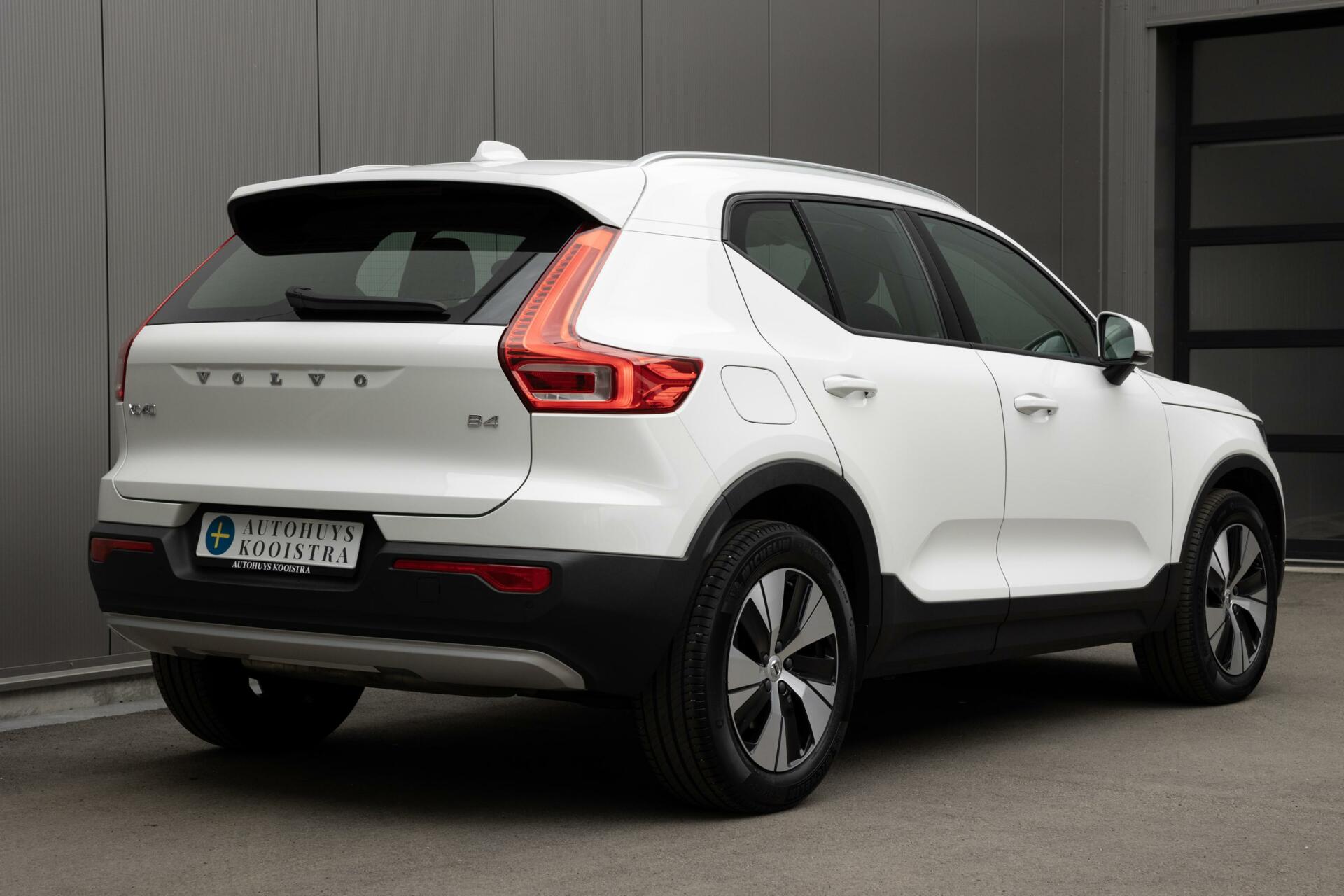 Volvo XC40 | B4 Momentum Business | Full Led Koplampen | Winterpack | BLIS | Adaptive Cruise |