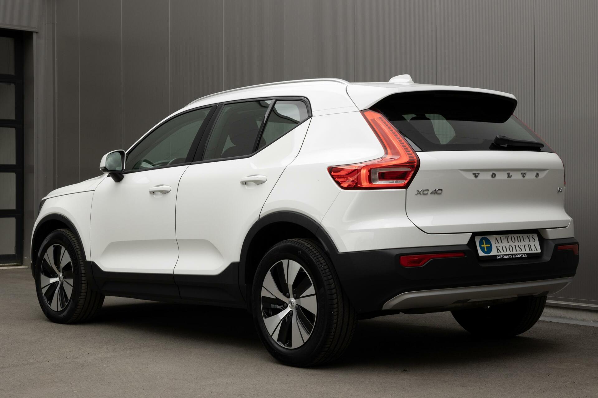 Volvo XC40 | B4 Momentum Business | Full Led Koplampen | Winterpack | BLIS | Adaptive Cruise |