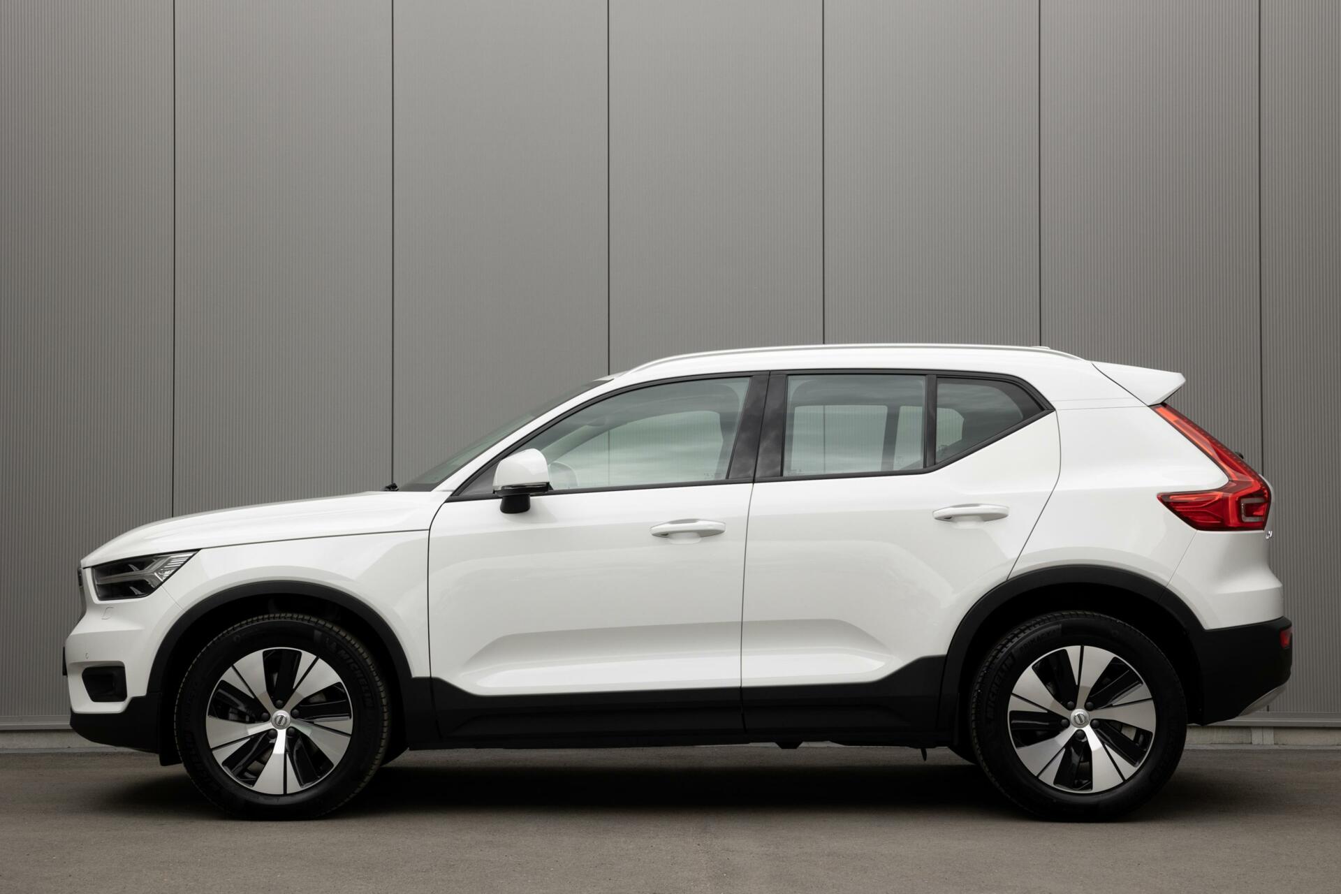 Volvo XC40 | B4 Momentum Business | Full Led Koplampen | Winterpack | BLIS | Adaptive Cruise |