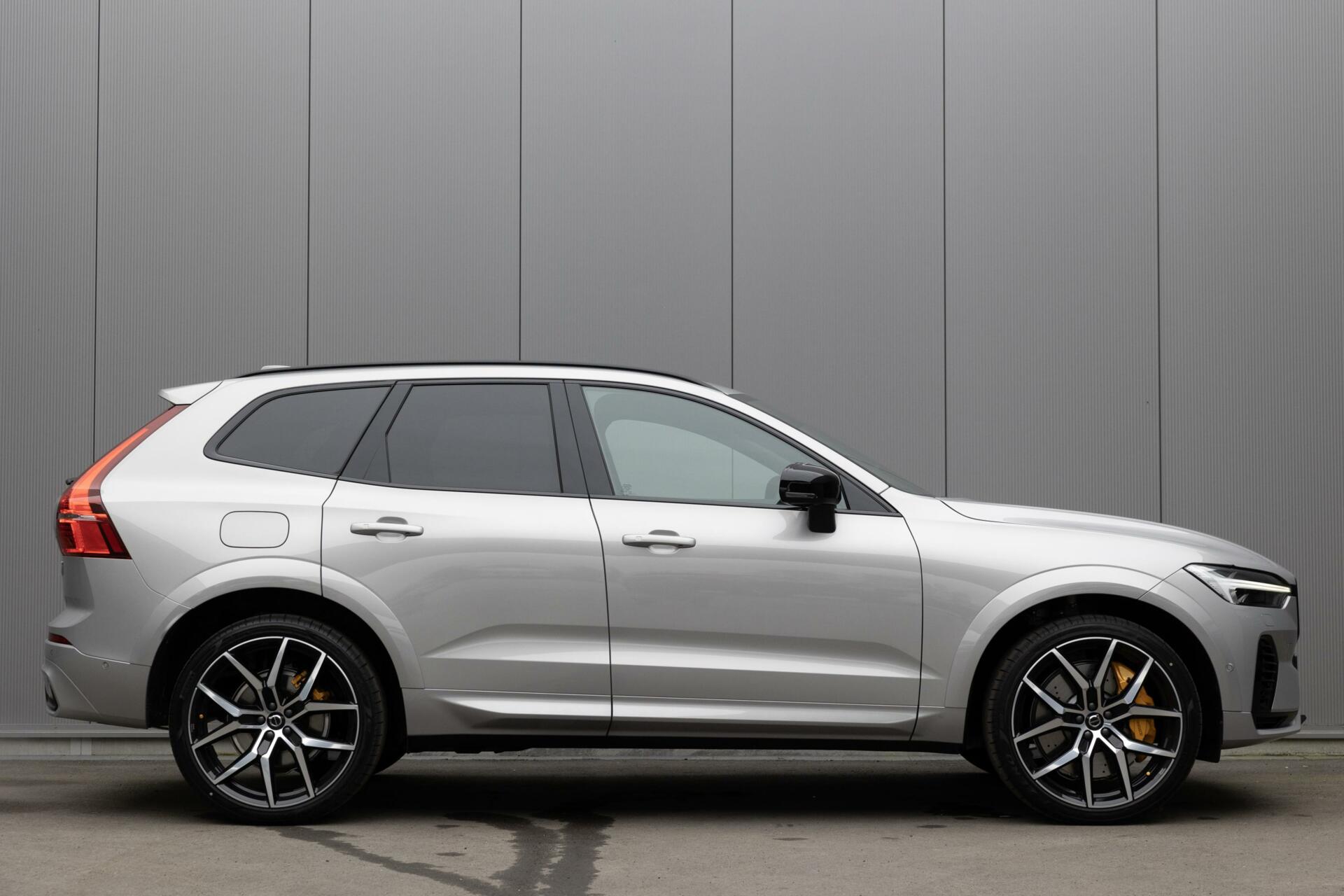 Volvo XC60 | T8 AWD Polestar Engineered | Long Range | Full Option | 455pk gecombineerd vermogen | Polestar 22-inch 5-Y Spaaks Velgen | Hea