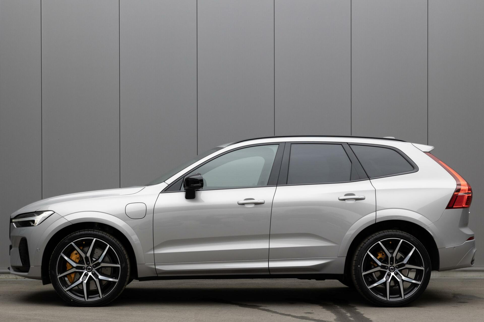 Volvo XC60 | T8 AWD Polestar Engineered | Long Range | Full Option | 455pk gecombineerd vermogen | Polestar 22-inch 5-Y Spaaks Velgen | Hea