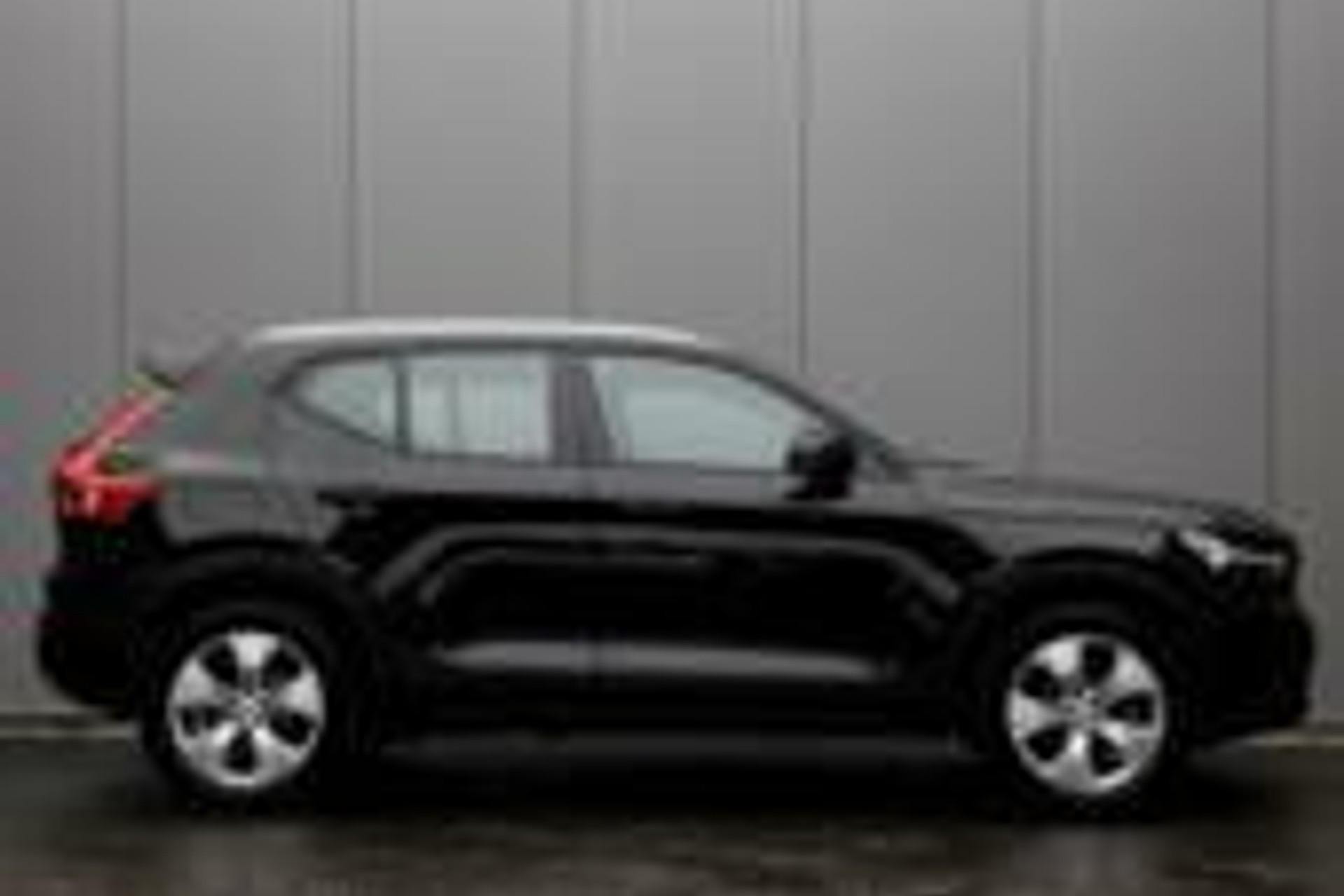 Volvo XC40 - | T2 Momentum | Unieke KM stand | Spraakbediening | Keyless start | Volledig digitaal instrumentenpaneel | Cruise Control |