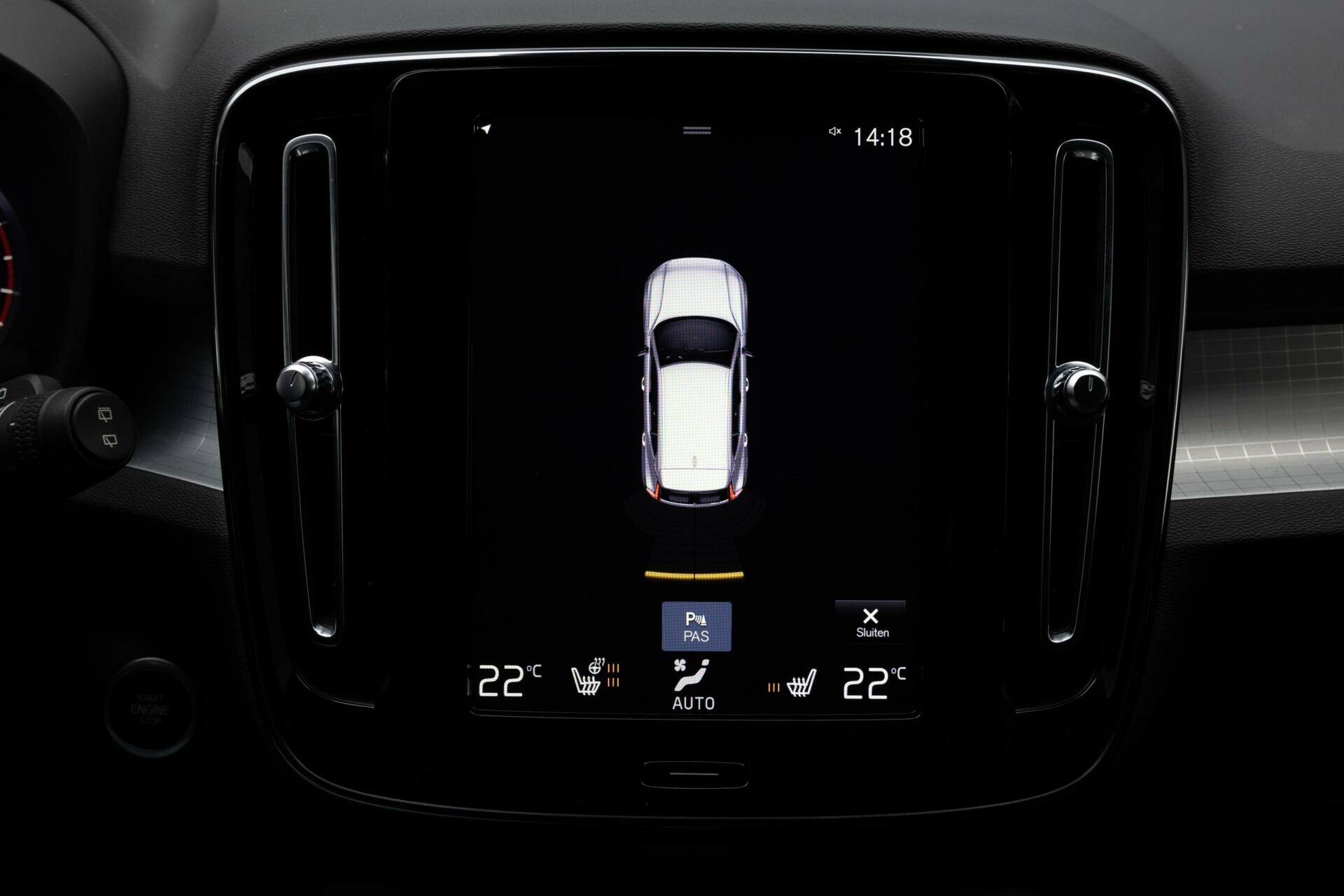 Volvo XC40 | T2 Momentum | Unieke KM stand | Spraakbediening | Keyless start | Volledig digitaal instrumentenpaneel | Cruise Control |