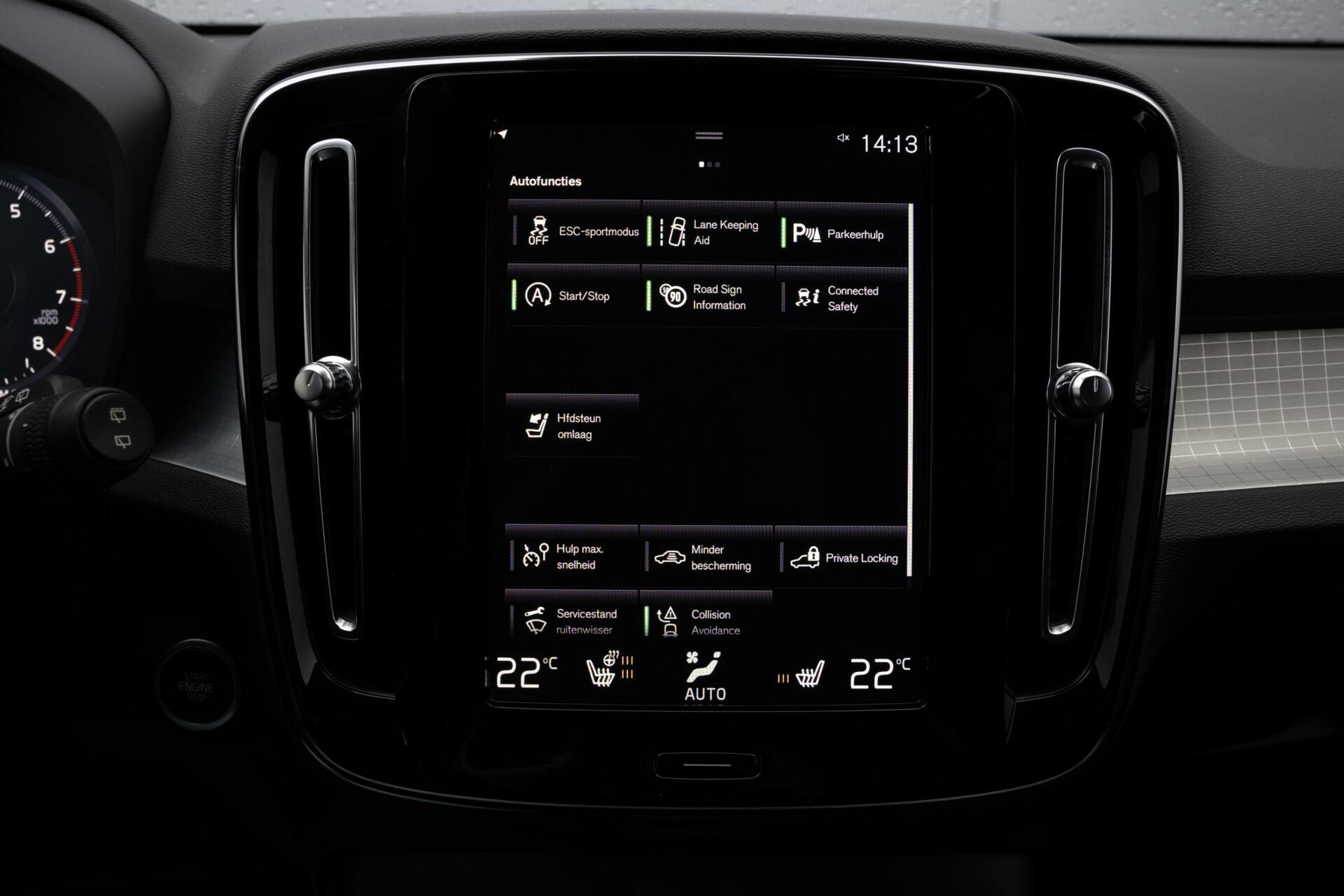 Volvo XC40 | T2 Momentum | Unieke KM stand | Spraakbediening | Keyless start | Volledig digitaal instrumentenpaneel | Cruise Control |