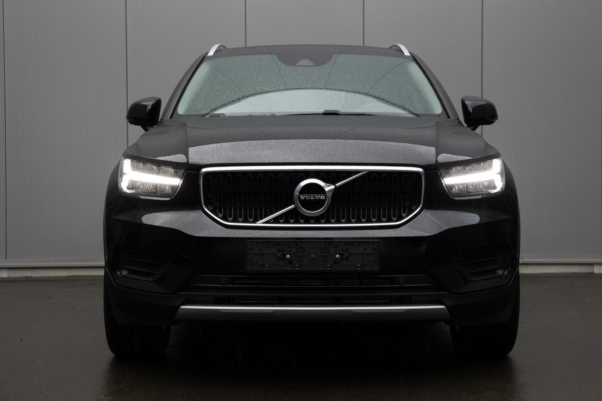 Volvo XC40 | T2 Momentum | Unieke KM stand | Spraakbediening | Keyless start | Volledig digitaal instrumentenpaneel | Cruise Control |