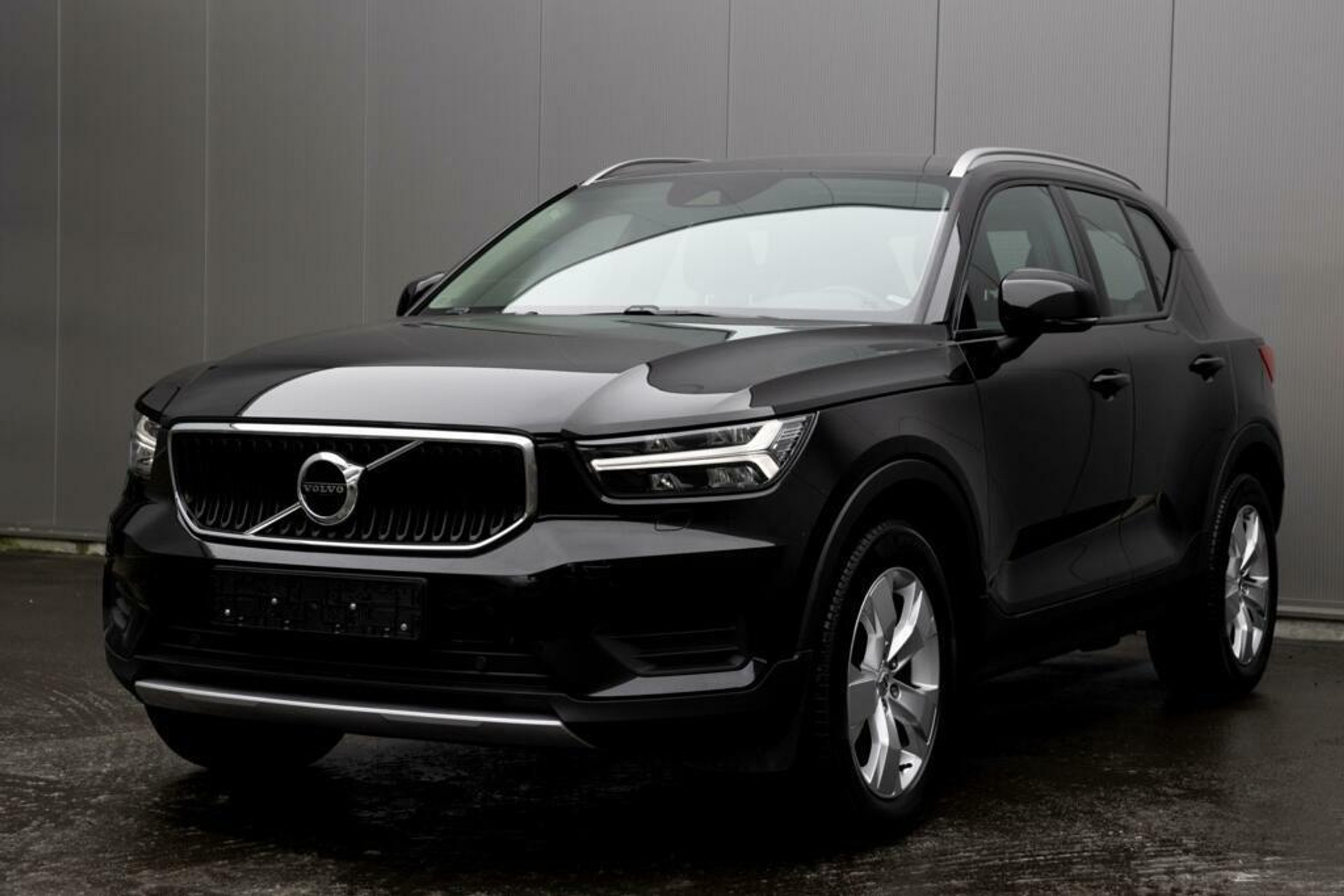 Volvo XC40 | T2 Momentum | Unieke KM stand | Spraakbediening | Keyless start | Volledig digitaal instrumentenpaneel | Cruise Control |