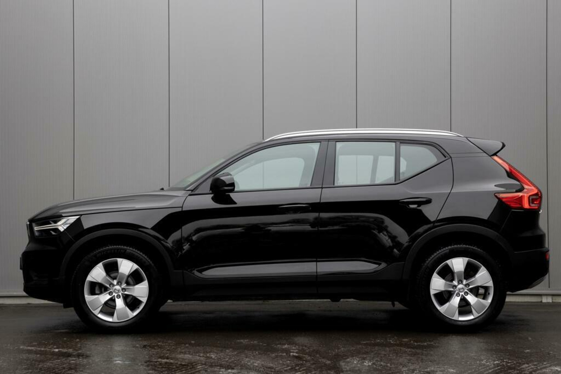 Volvo XC40 | T2 Momentum | Unieke KM stand | Spraakbediening | Keyless start | Volledig digitaal instrumentenpaneel | Cruise Control |