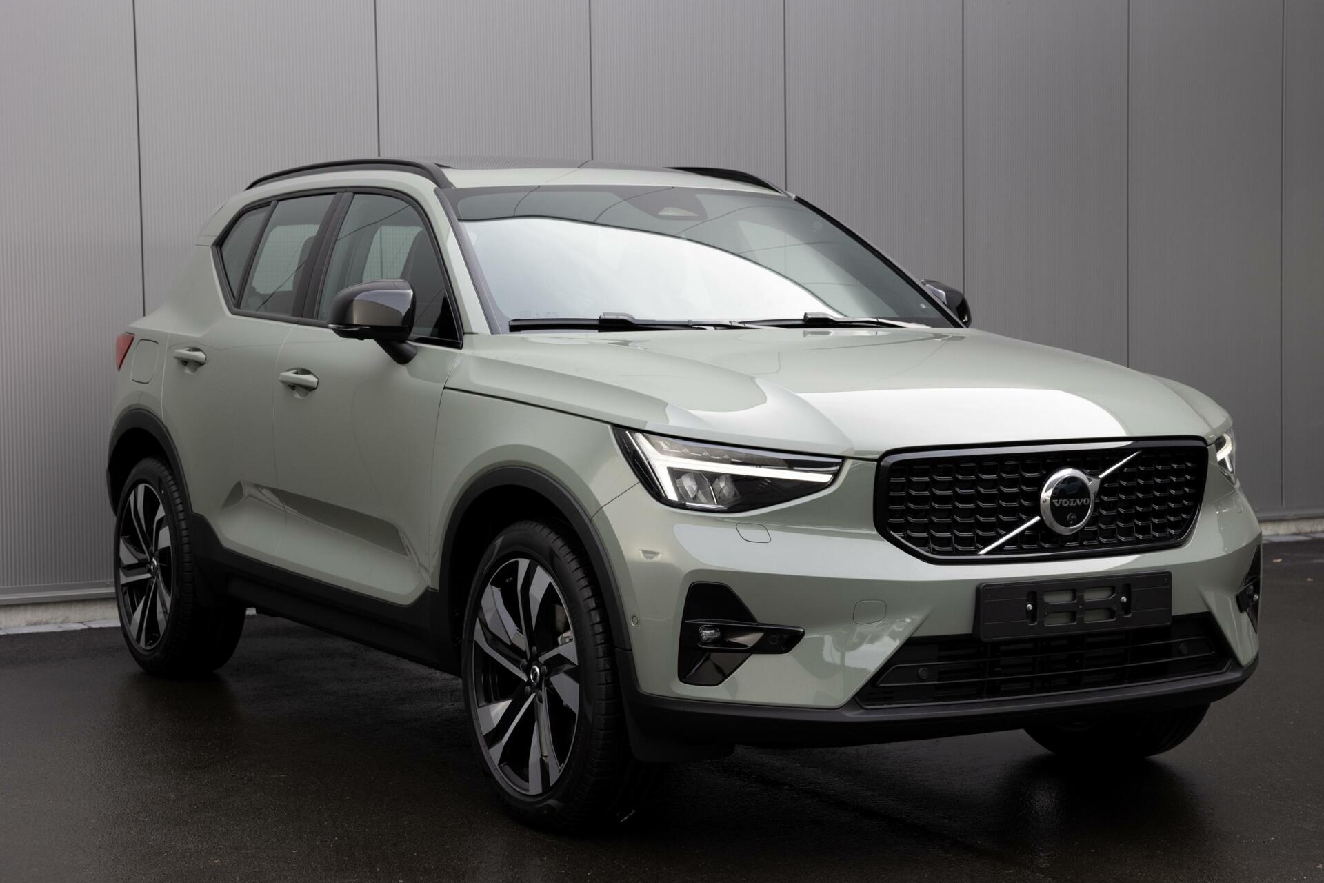 Volvo XC40 | B3 Ultra Dark | 20” Velgen | 360° Camera | Panoramadak | MY 2025 |