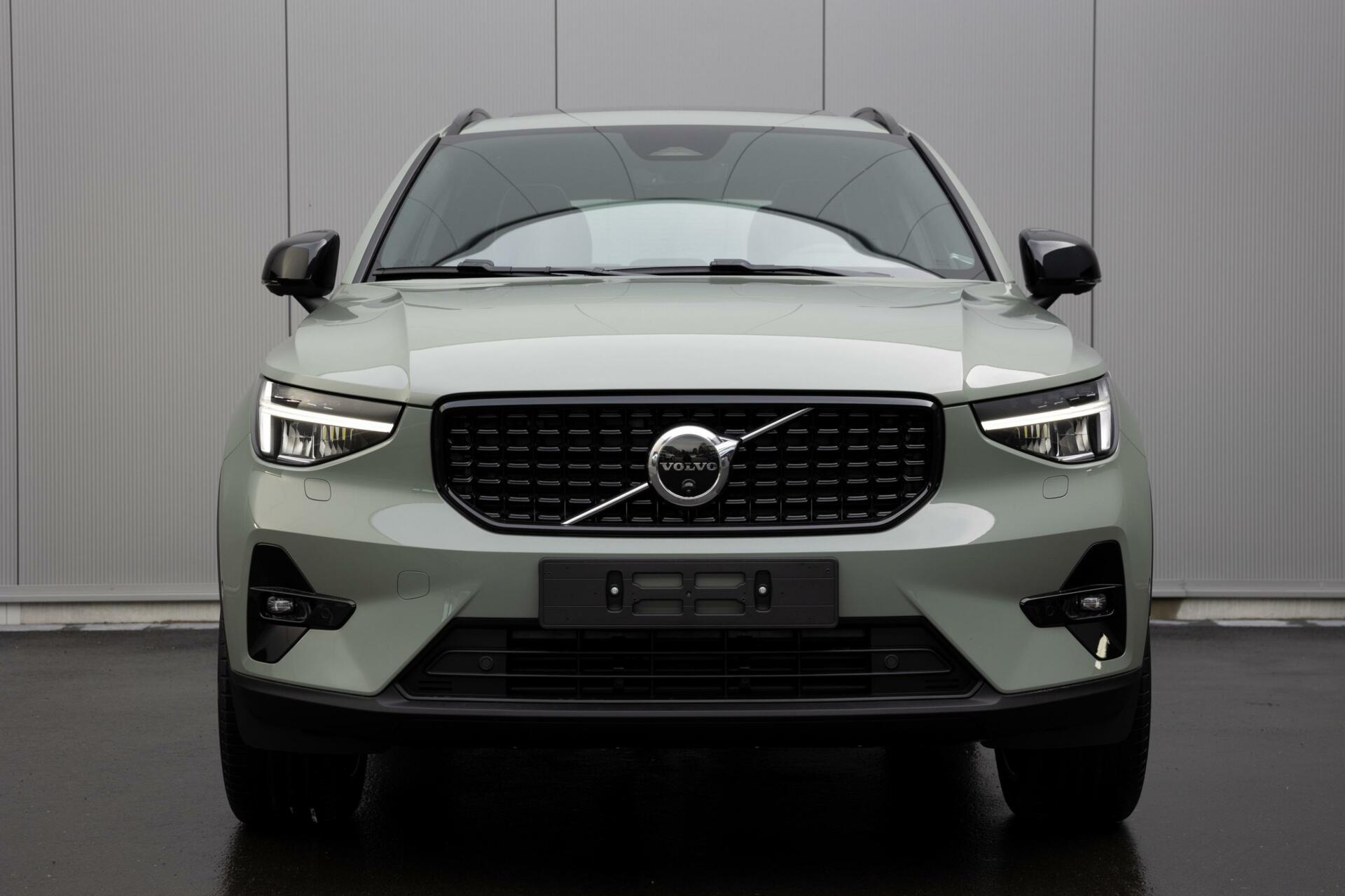 Volvo XC40 | B3 Ultra Dark | 20” Velgen | 360° Camera | Panoramadak | MY 2025 |