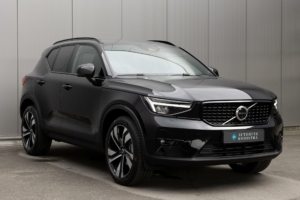 Volvo XC40 |T2 Ultra Dark| H&K Audio| 360° Camera | Panoramadak | MY 2024| Getint Glas