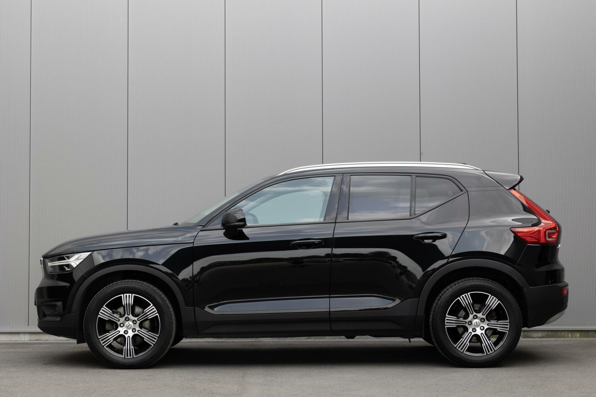 Volvo XC40 | B4 AWD Momentum Pro | H&K Audio | Keyless | Achteruitrijcamera | Elektrisch wegklapbare trekhaak |